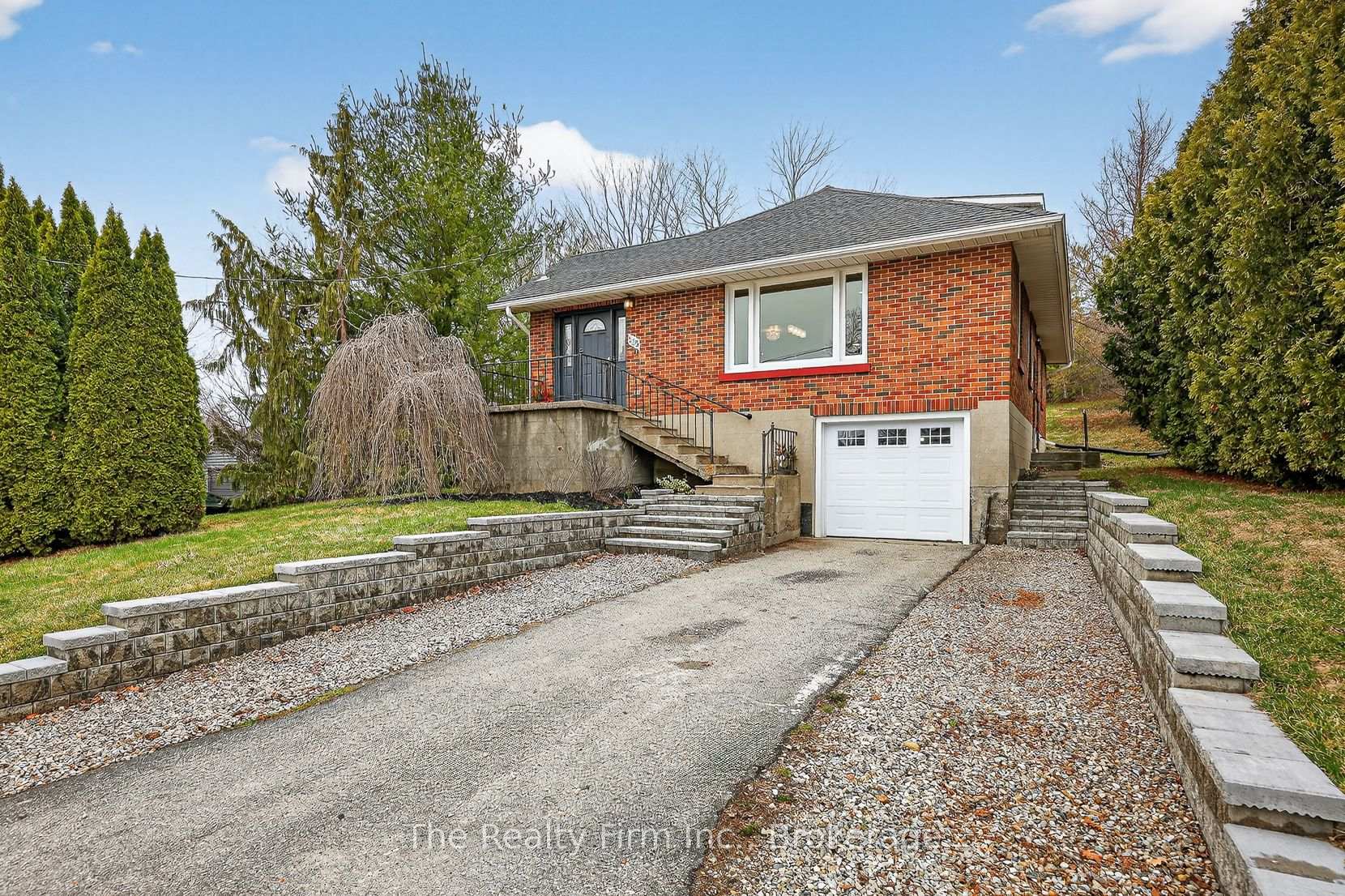 105 King Street E, Ingersoll — photo 2 of 5
