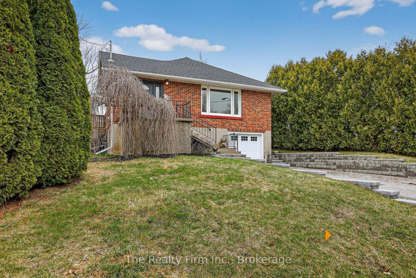 105 King Street E, Ingersoll — photo 3 of 5