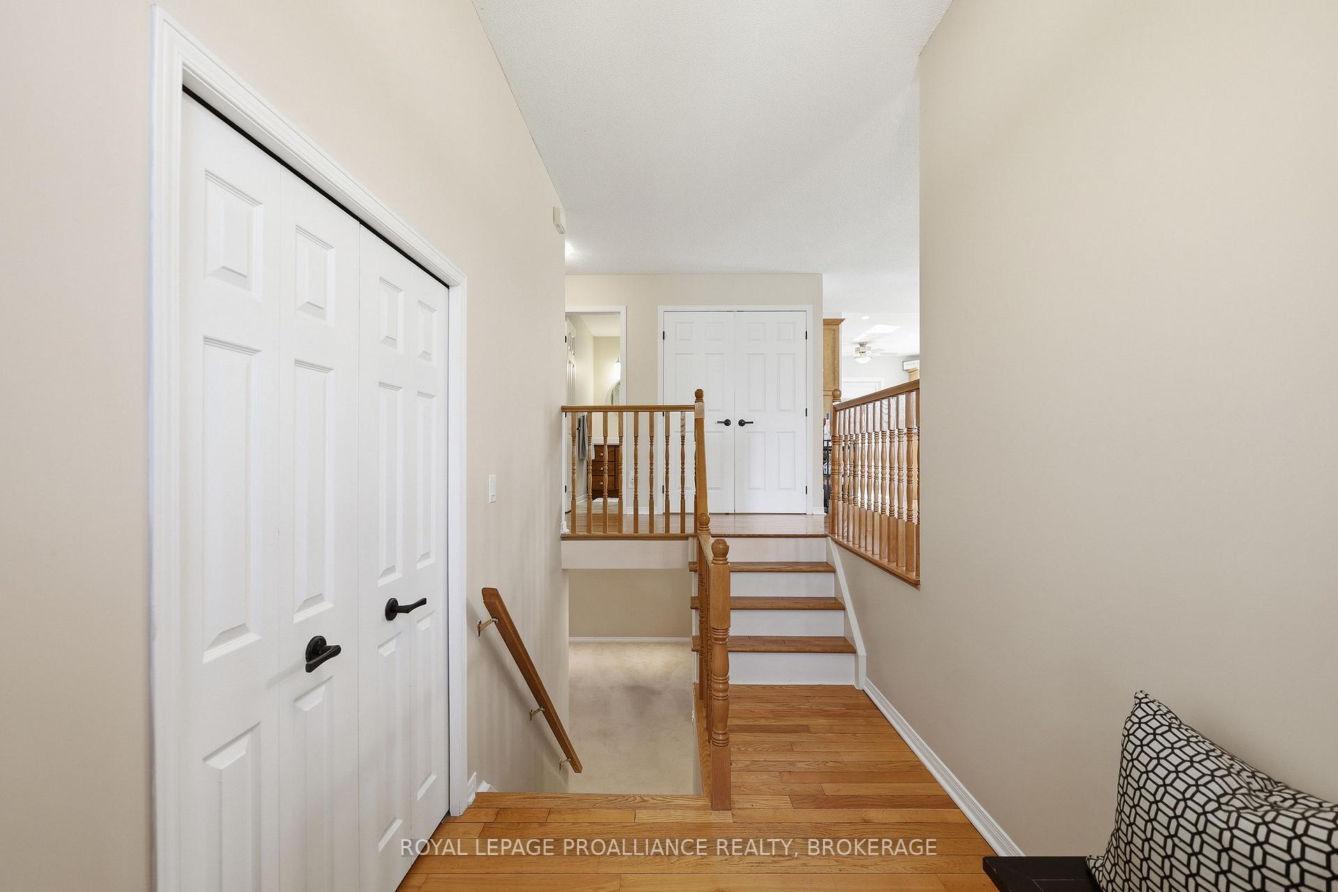1380 Fisher Crescent, Kingston — photo 4 of 5