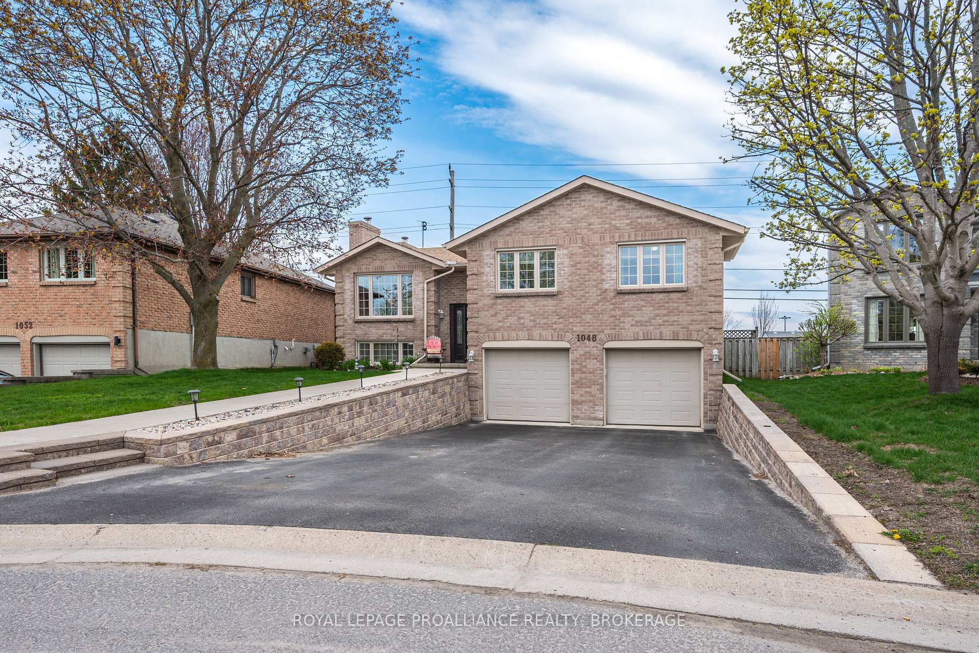 1048 Palmerston Crescent, Kingston — photo 2 of 5
