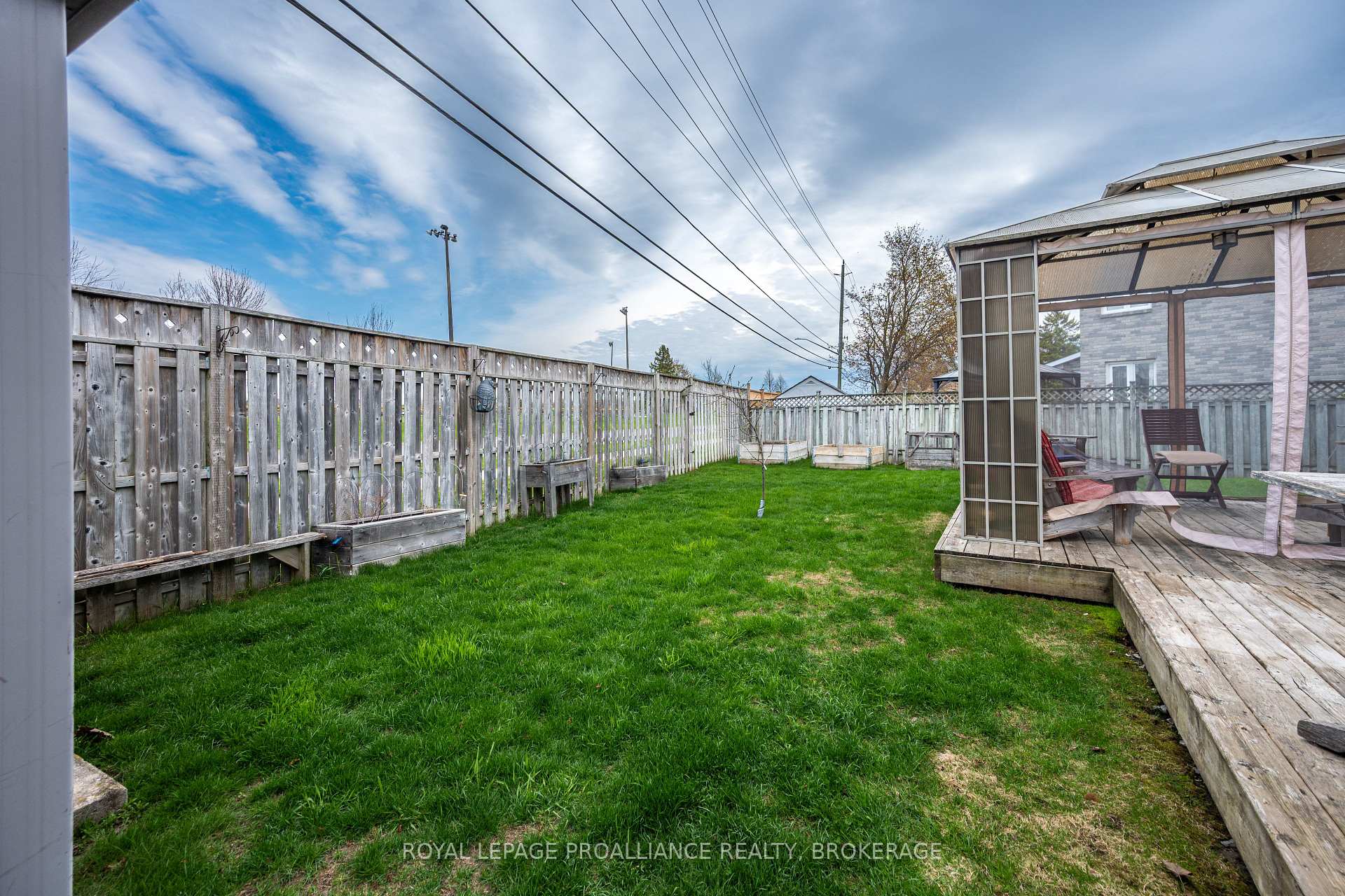 1048 Palmerston Crescent, Kingston — photo 3 of 5