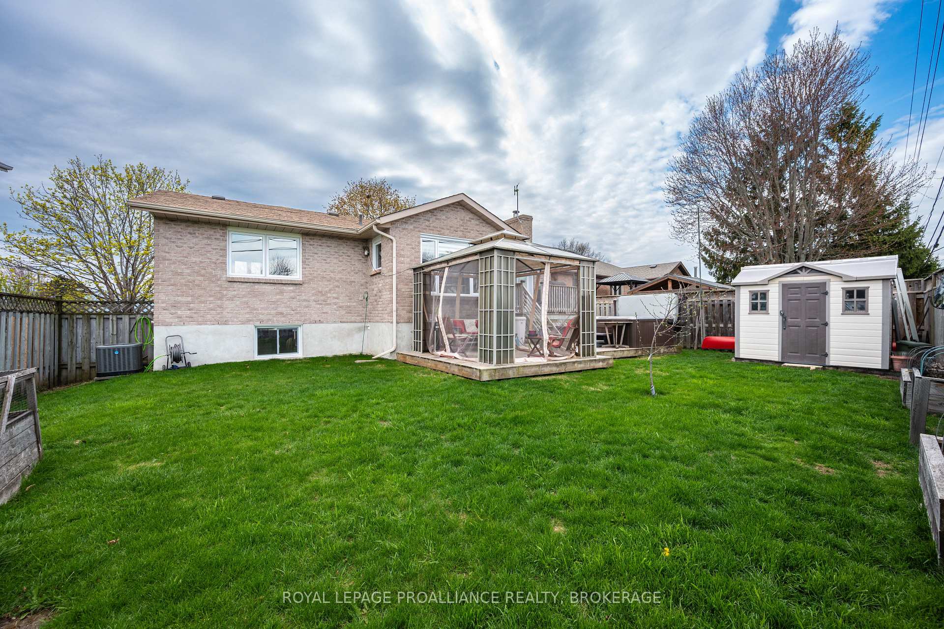 1048 Palmerston Crescent, Kingston — photo 5 of 5