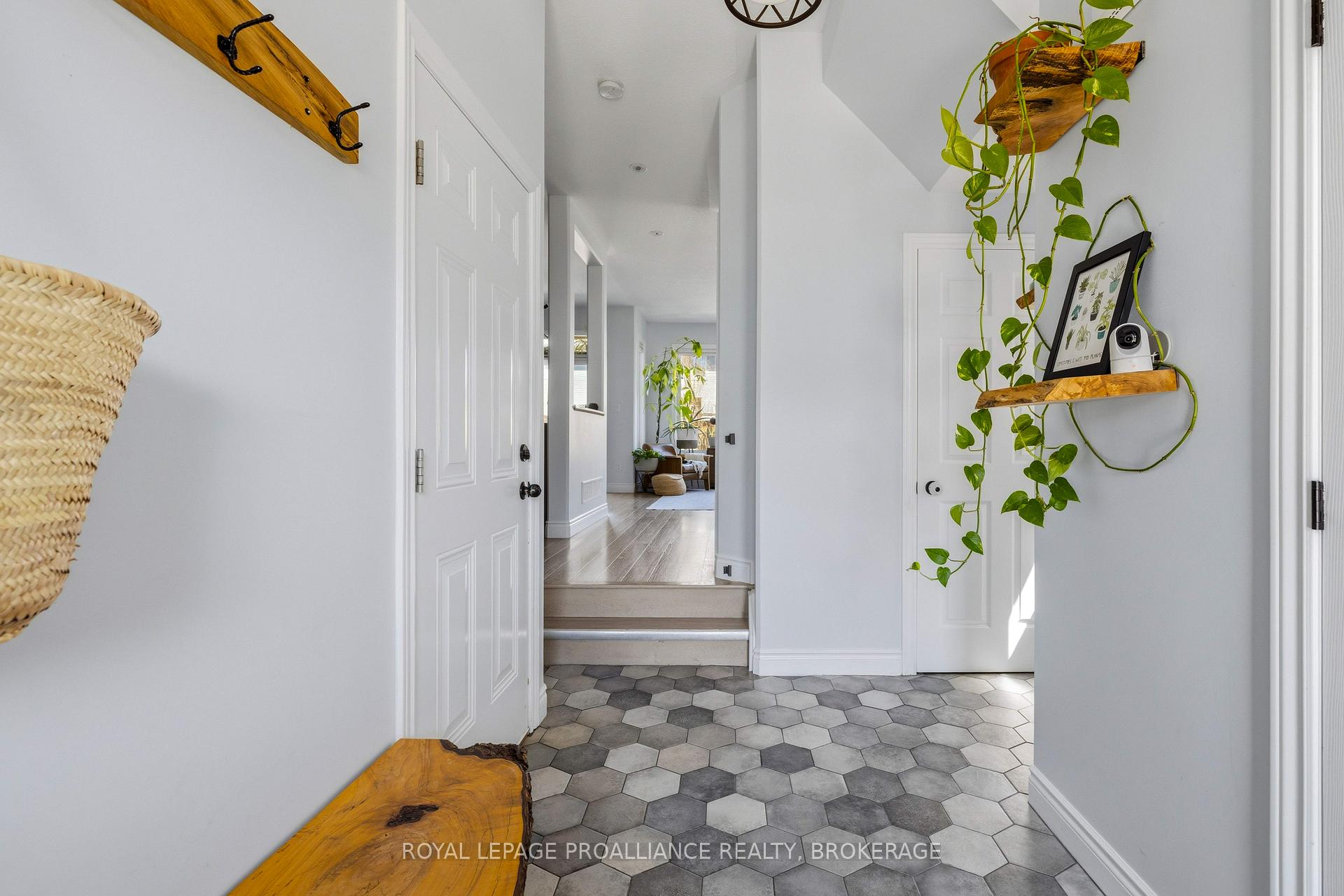 318 Janette Street, Kingston — photo 3 of 5