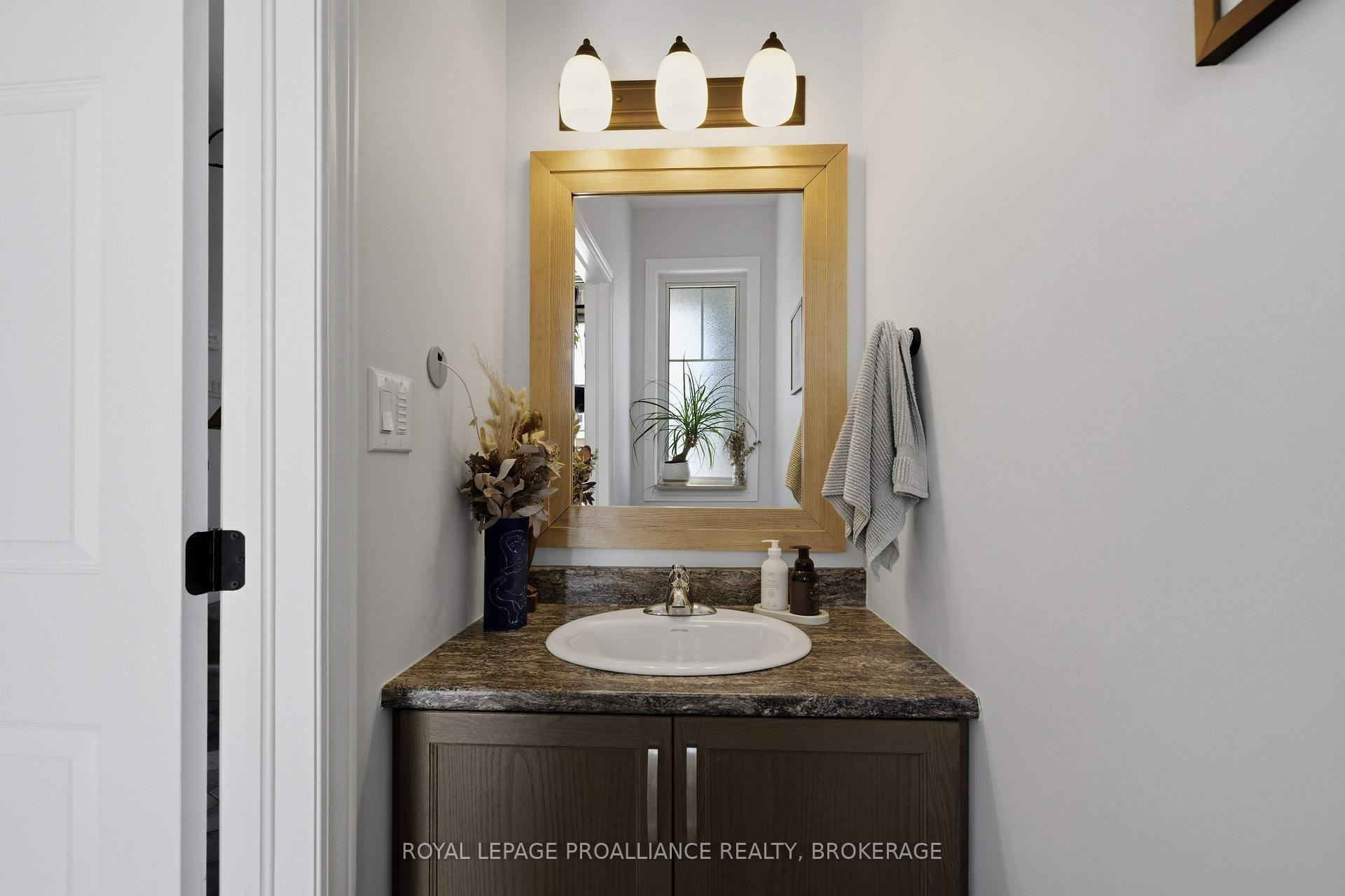 318 Janette Street, Kingston — photo 4 of 5