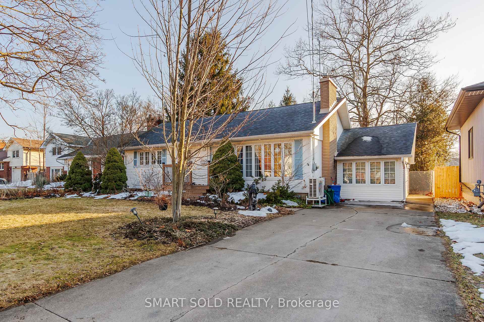 18 Marlene Drive, St. Catharines — photo 2 of 5