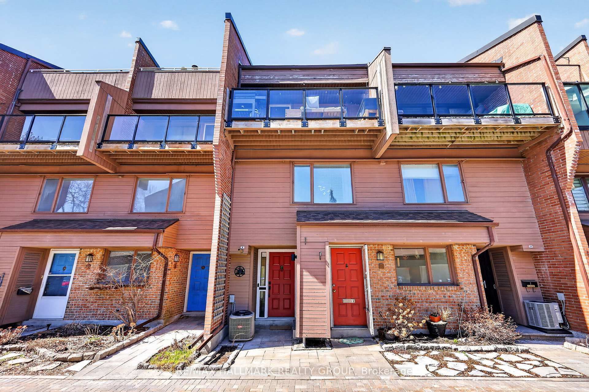 251 Bruyere Street 12, Lower Town - Sandy Hill — photo 2 of 5