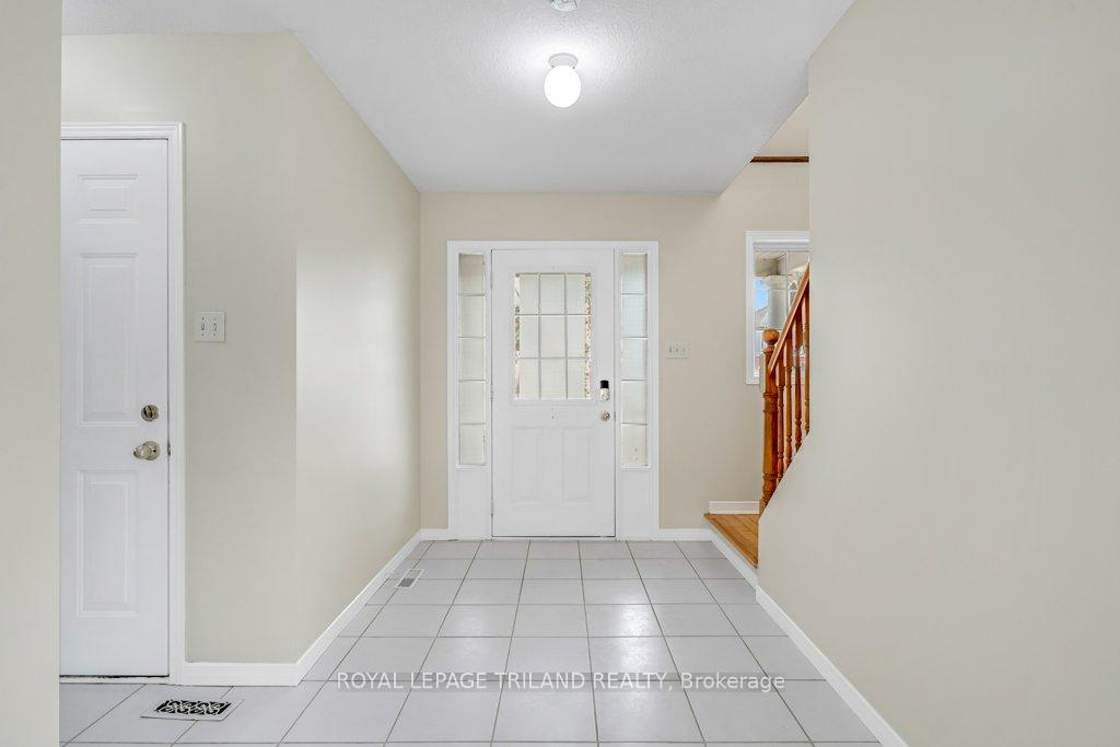 215 Rossmore Court, London South — photo 2 of 5