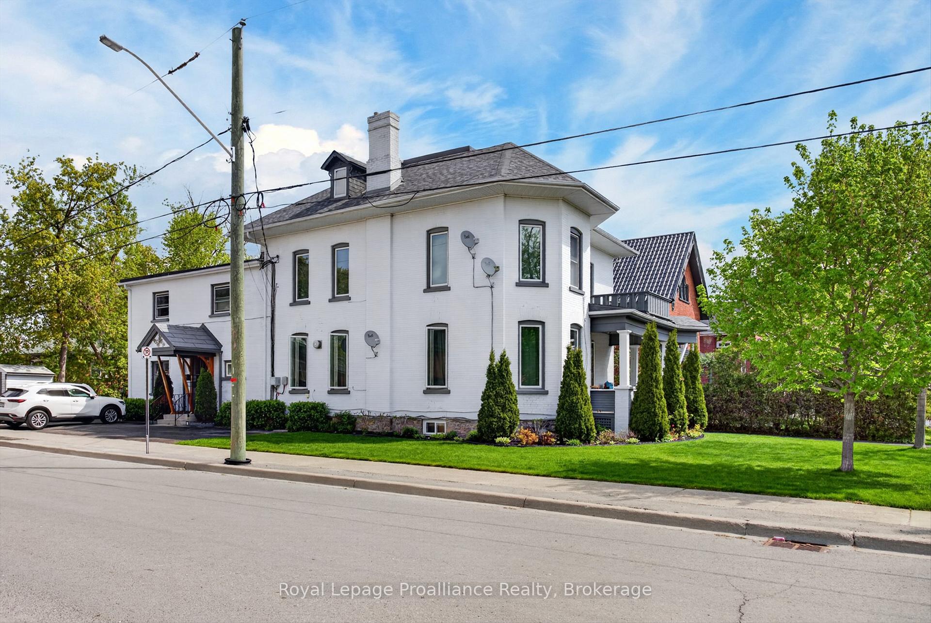 70 Wellington Street, Kawartha Lakes — photo 2 of 5
