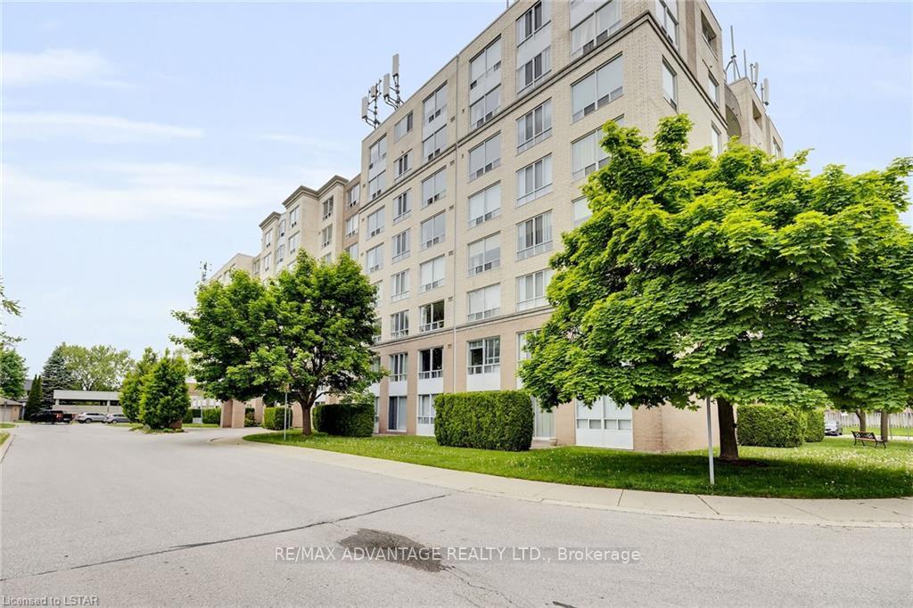 1510 Richmond Street 405, London North — photo 2 of 5