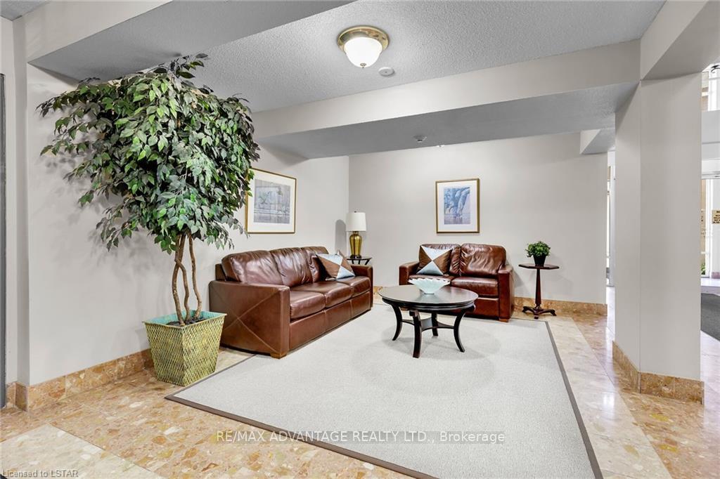 1510 Richmond Street 405, London North — photo 5 of 5
