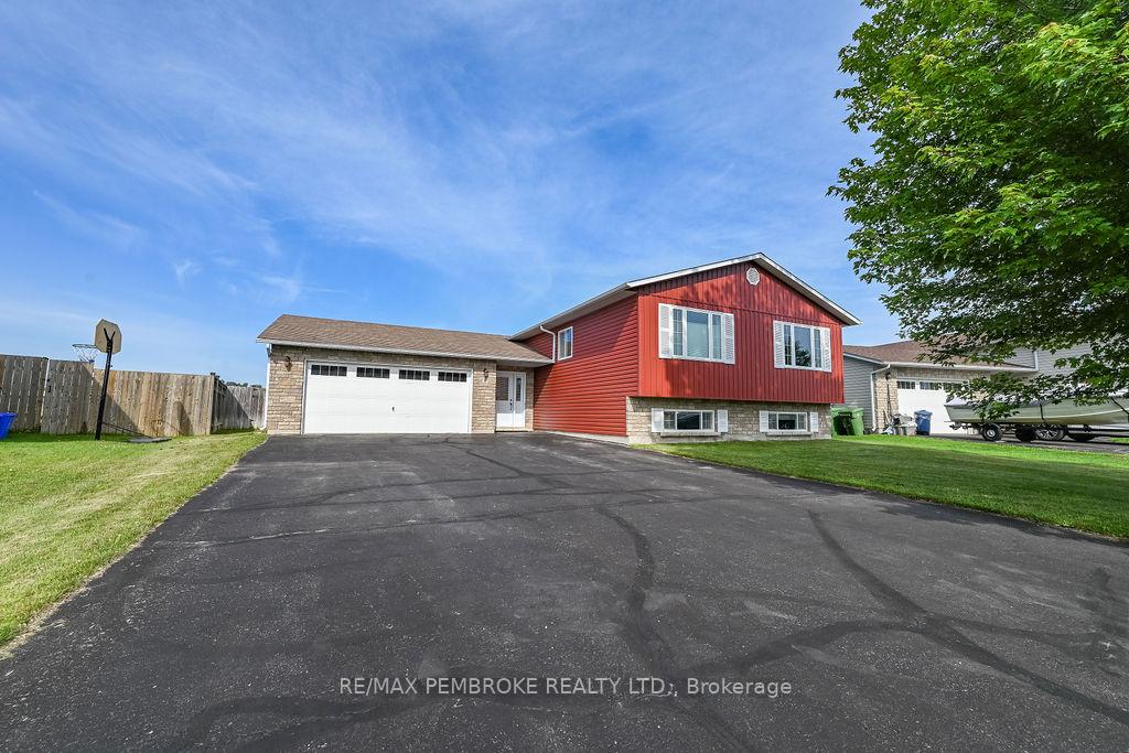 8 Greenvale Crescent, Petawawa, ON K8H 3S2 — Petawawa, Ontario