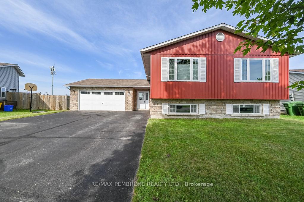 8 Greenvale Crescent, Petawawa — photo 2 of 5