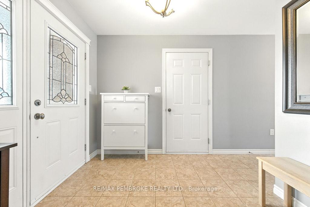 8 Greenvale Crescent, Petawawa — photo 5 of 5
