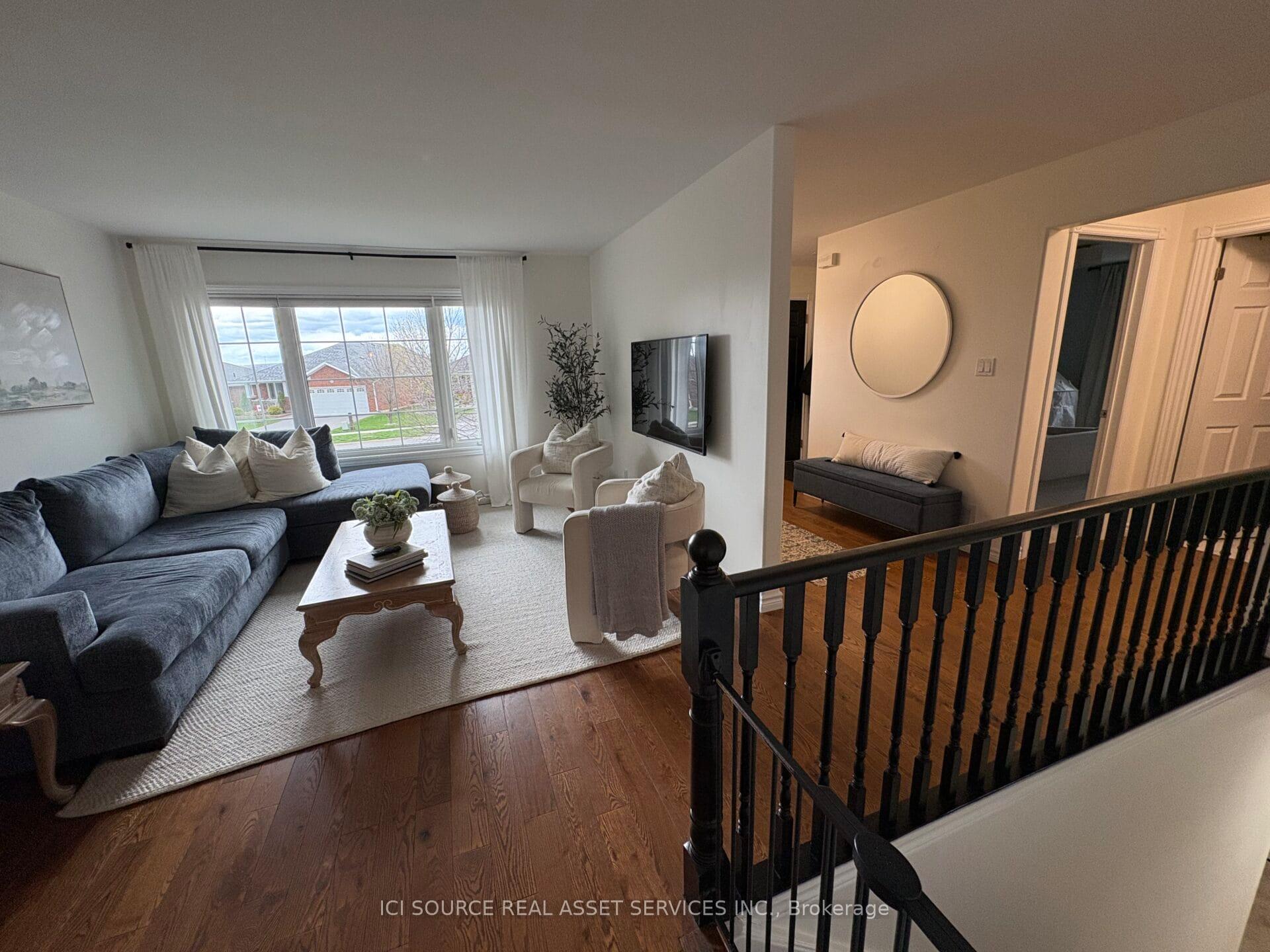 401 Bianco Crescent, Peterborough — photo 3 of 5