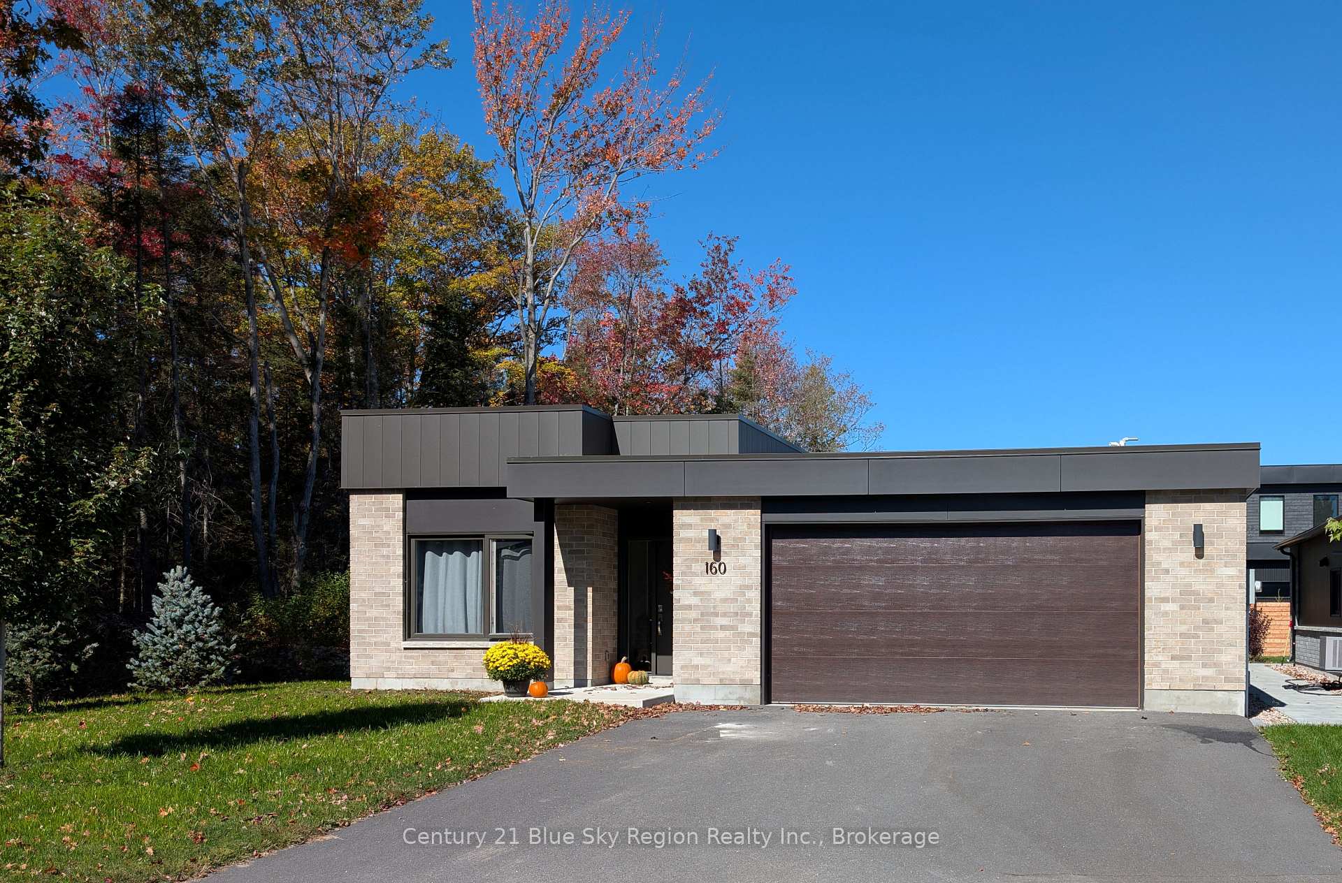 160 Sugarbush Street, North Bay — photo 2 of 5
