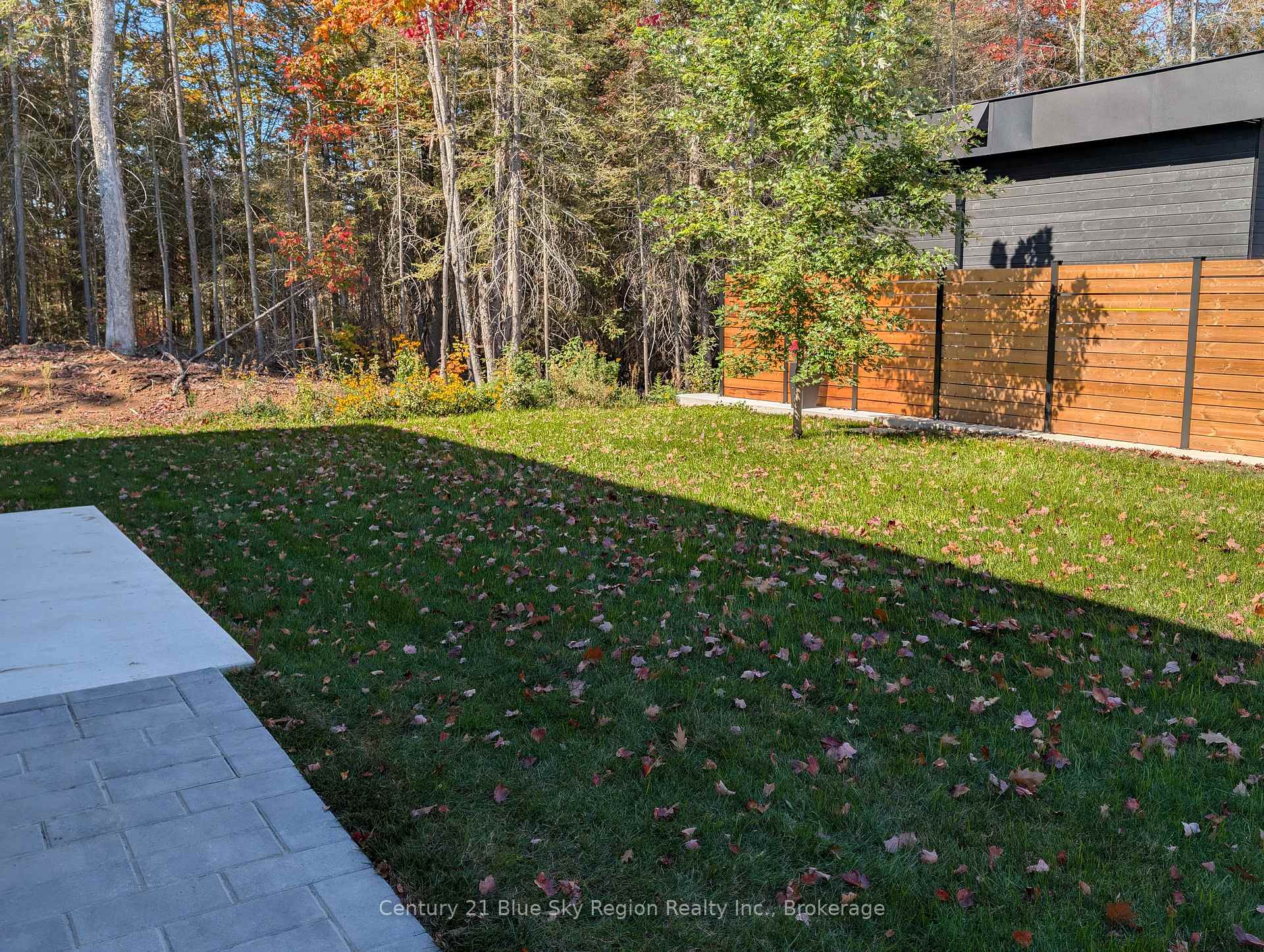 160 Sugarbush Street, North Bay — photo 4 of 5