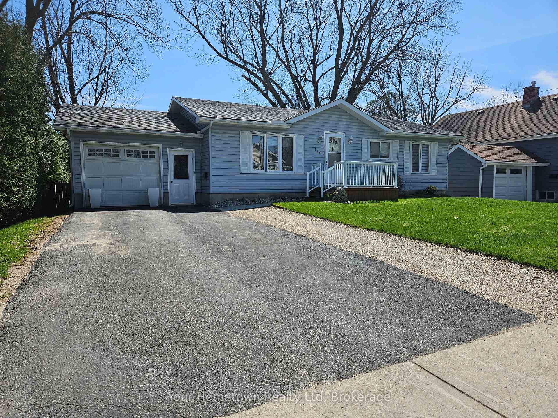 210 Albert Street W, Centre Wellington, ON N1M 1X4 — Centre Wellington, Ontario