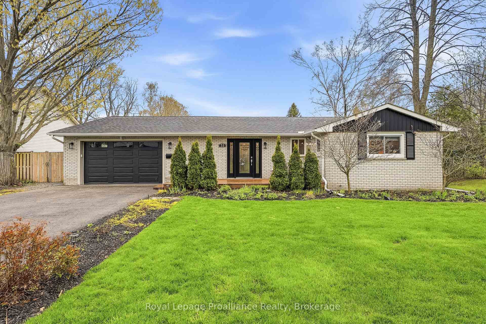 35 Hamilton Avenue, Cobourg — photo 3 of 5