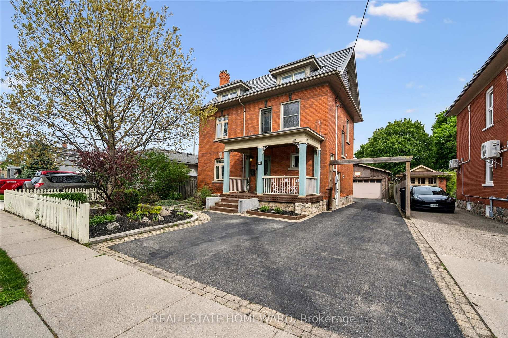 265 Dolph Street N, Cambridge — photo 2 of 5