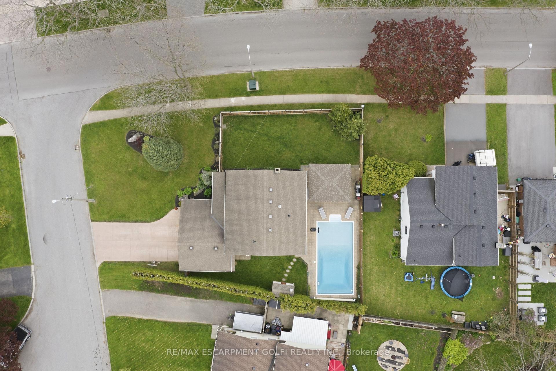 1 OAKMEADOW Place, St. Catharines — photo 4 of 5