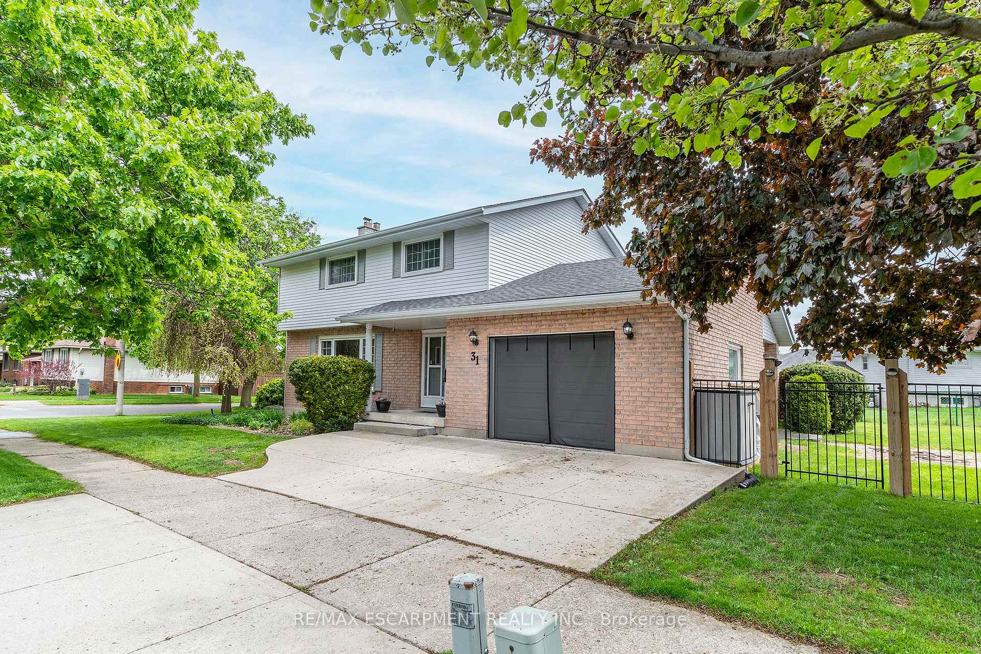 31 Blackfriar Lane, Brantford, ON N3R 7M2 — Brantford, Ontario
