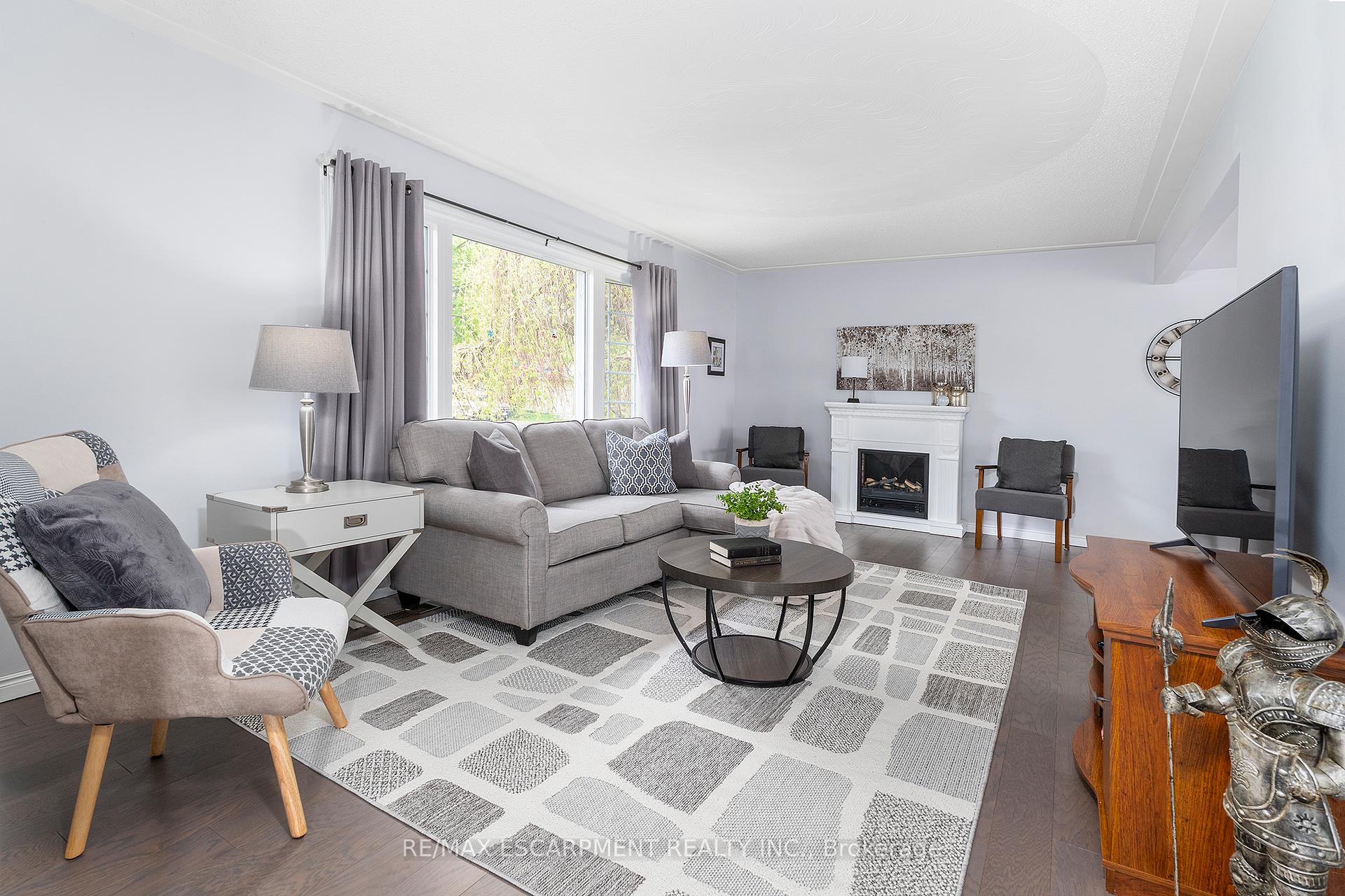 31 Blackfriar Lane, Brantford — photo 5 of 5