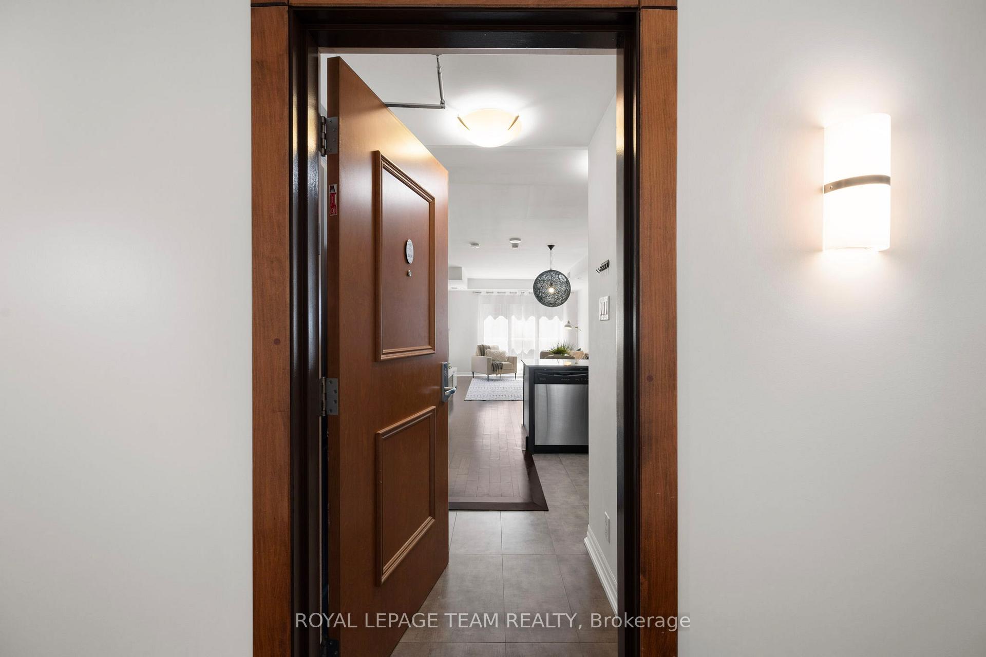 242 Rideau Street 2406, Lower Town - Sandy Hill — photo 4 of 5