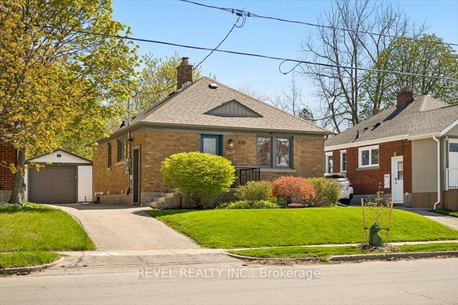256 Bowman Street, Waterloo — photo 2 of 5