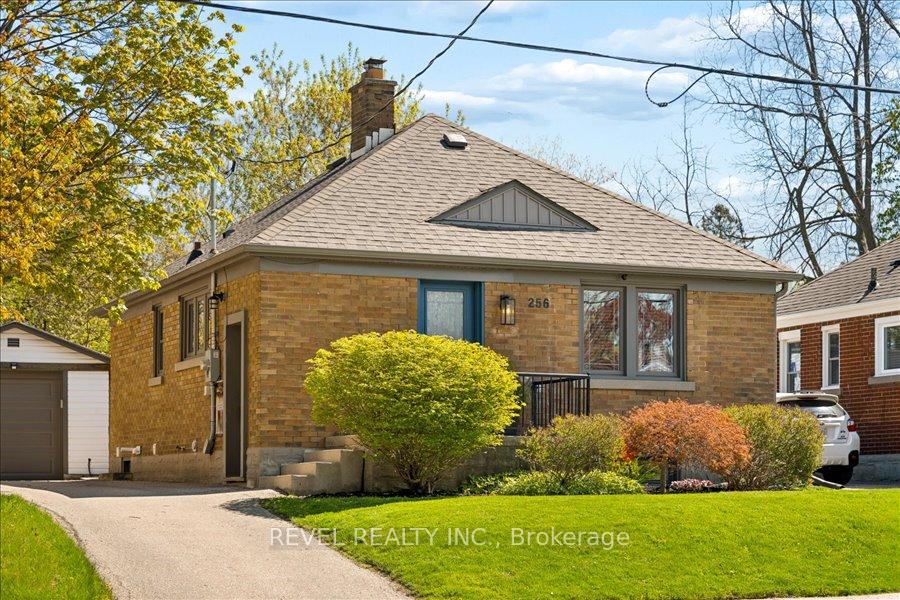 256 Bowman Street, Waterloo — photo 3 of 5