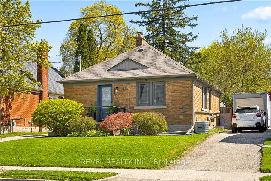 256 Bowman Street, Waterloo — photo 4 of 5