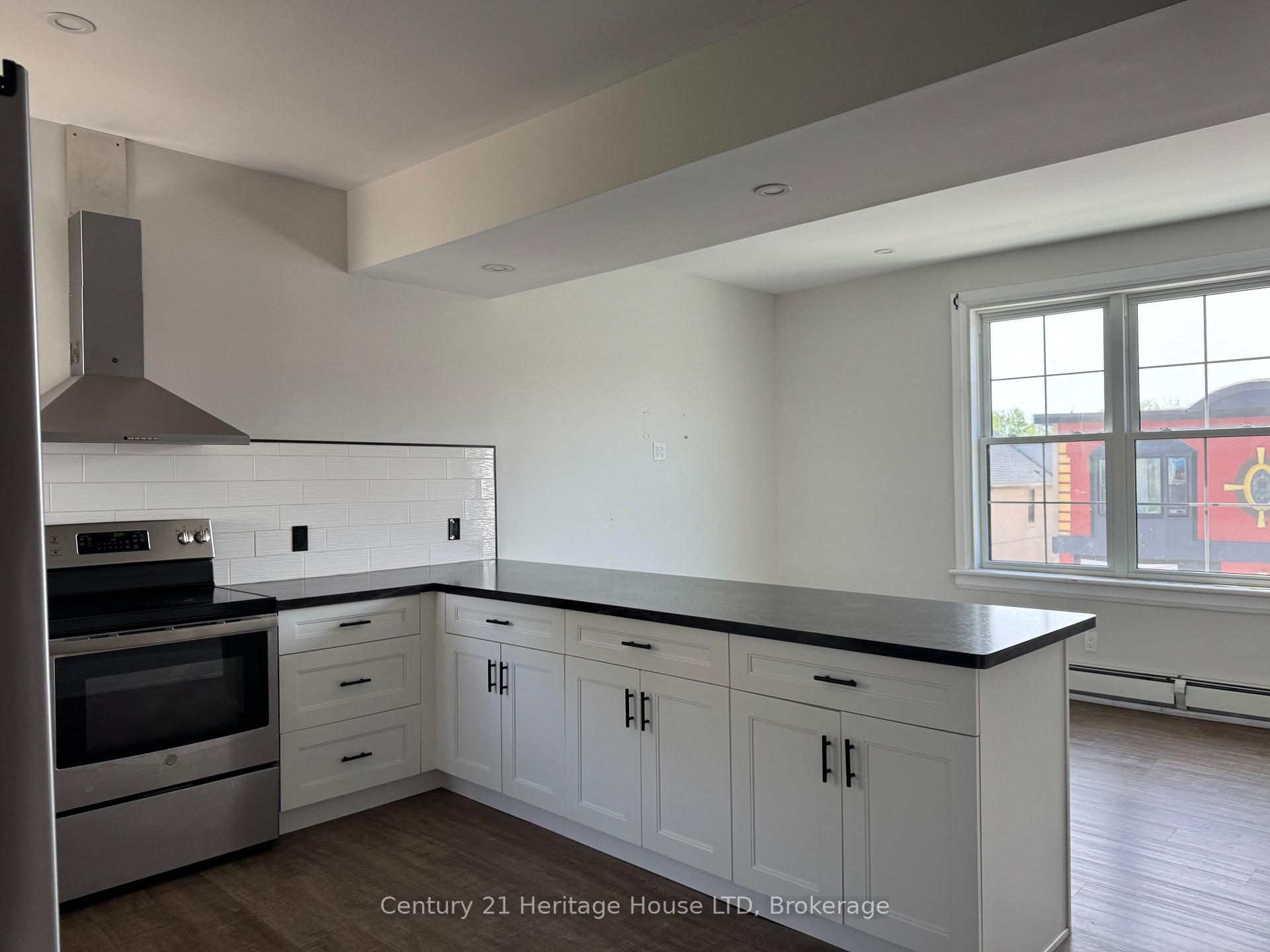 40 Jarvis Street 2, Fort Erie — photo 3 of 5