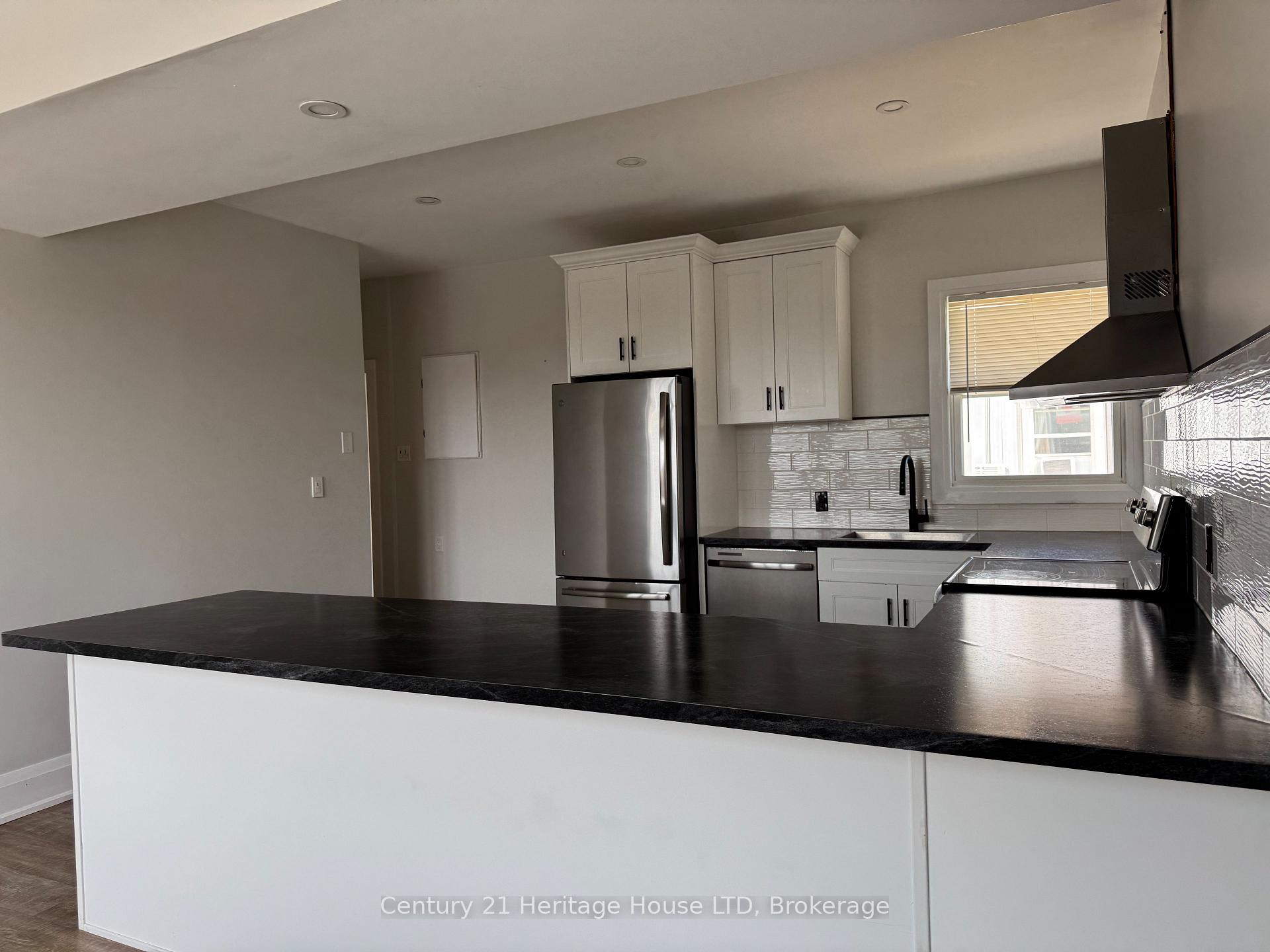 40 Jarvis Street 2, Fort Erie — photo 4 of 5