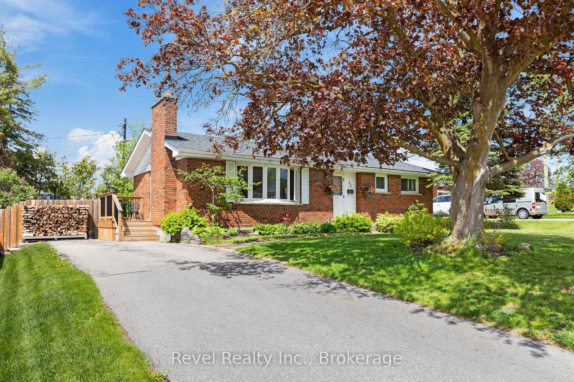 42 Kawartha Drive, Kawartha Lakes — photo 2 of 5