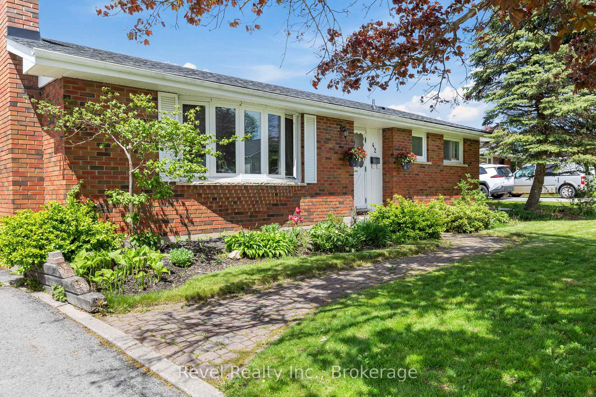42 Kawartha Drive, Kawartha Lakes — photo 3 of 5