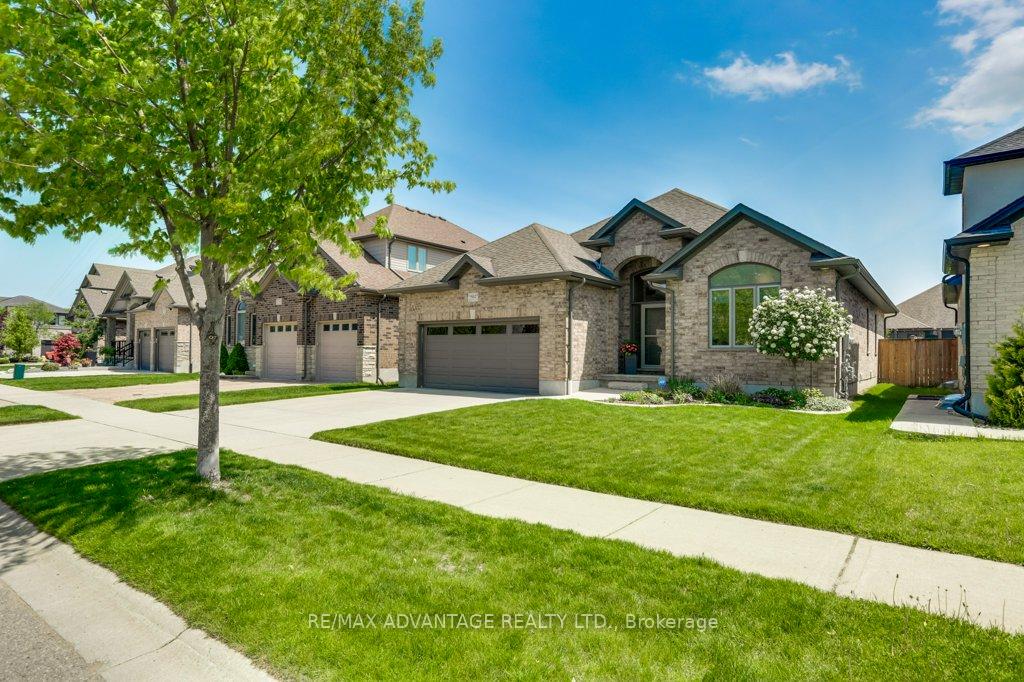 982 Medway Park Drive, London North — photo 3 of 5