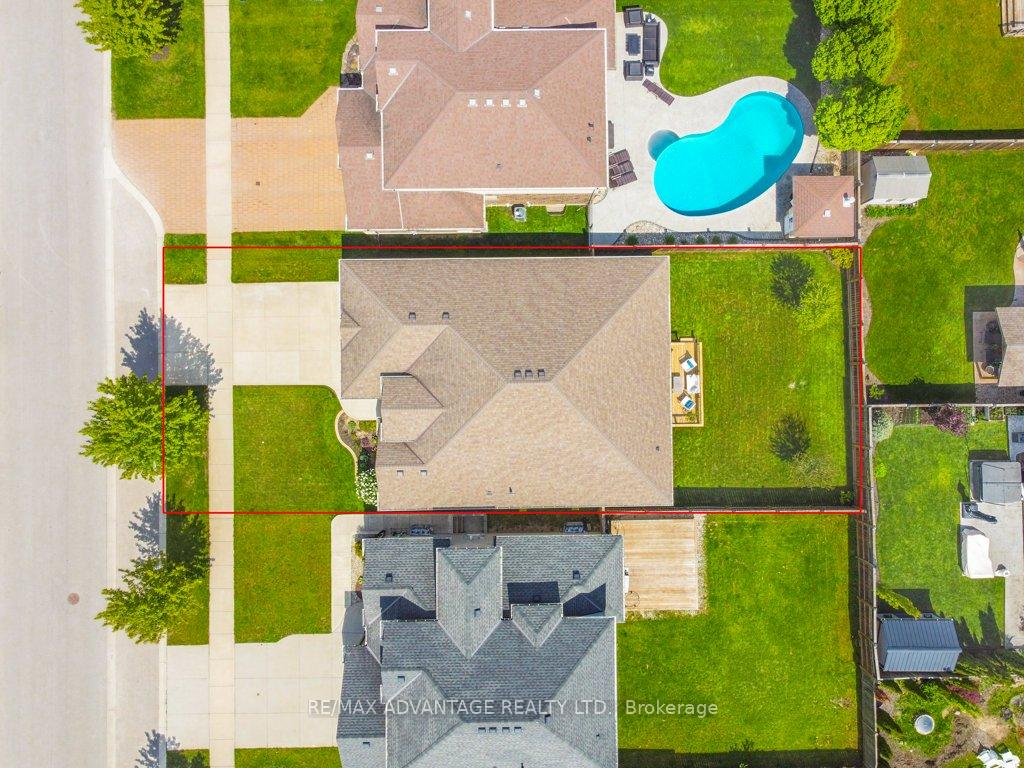 982 Medway Park Drive, London North — photo 4 of 5