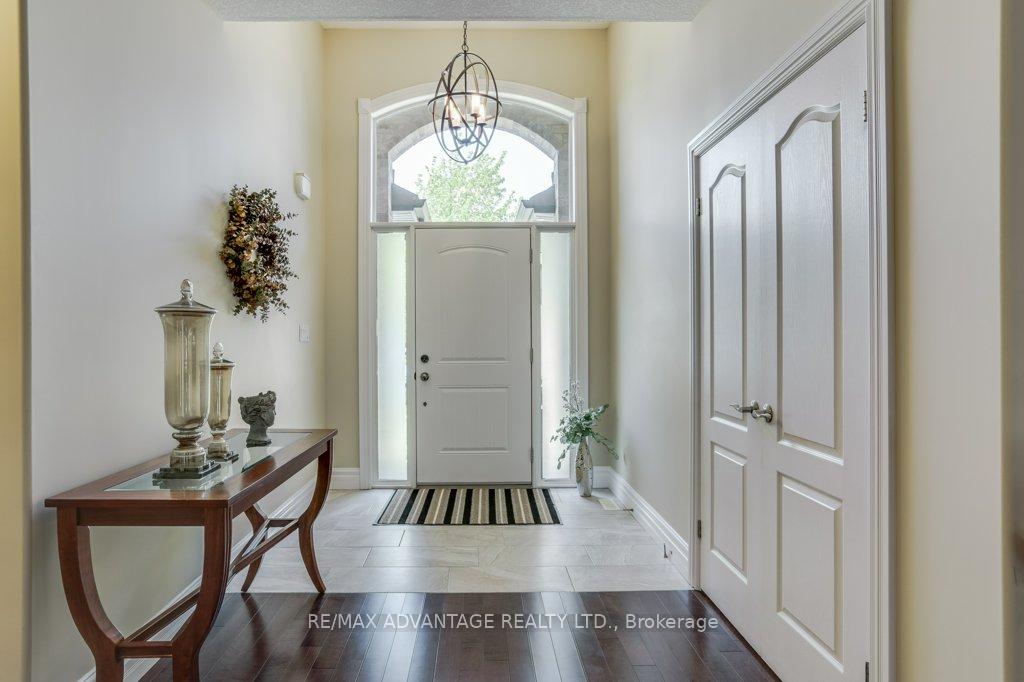 982 Medway Park Drive, London North — photo 5 of 5