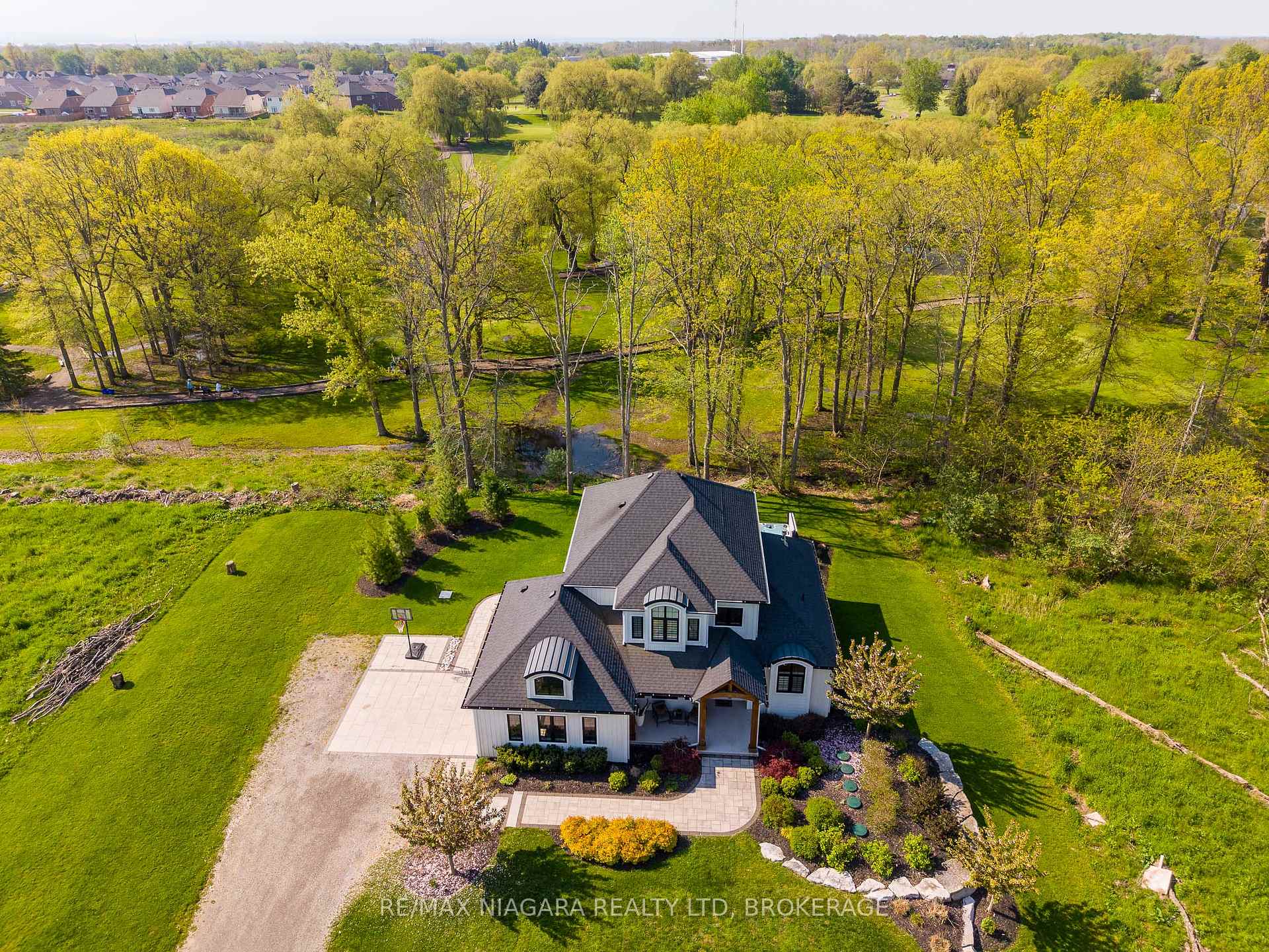 1595 Bertie Street S, Fort Erie — photo 4 of 5