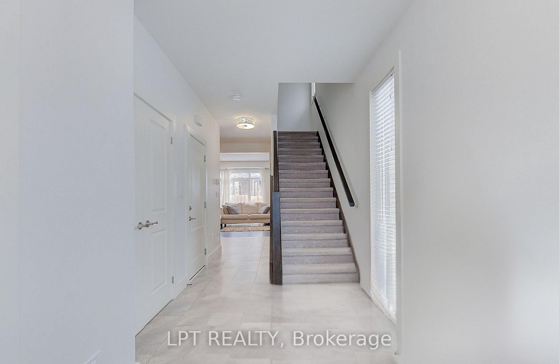 795 Freeport Street, London North — photo 2 of 5
