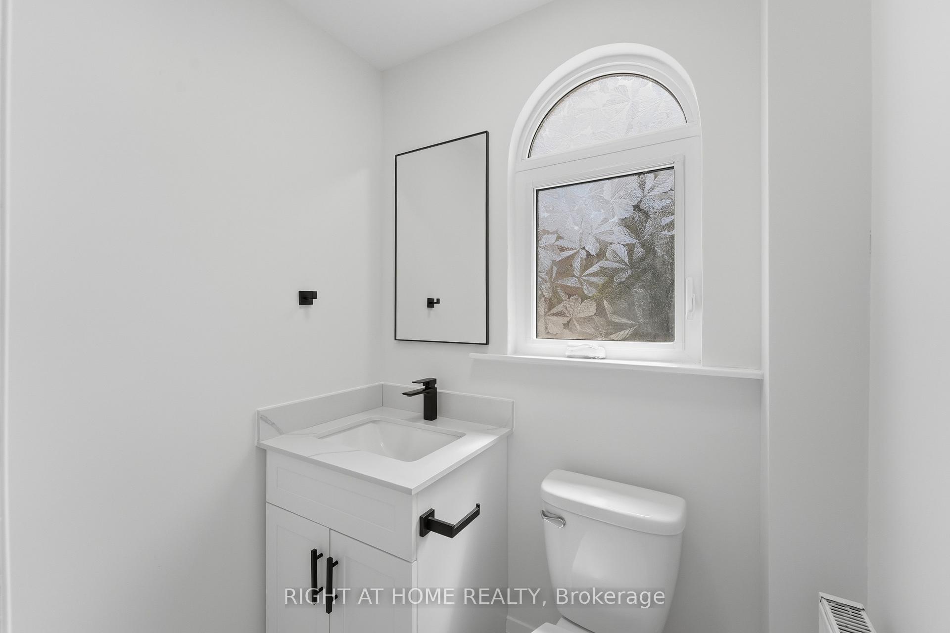 8 College Street, St. Catharines — photo 5 of 5