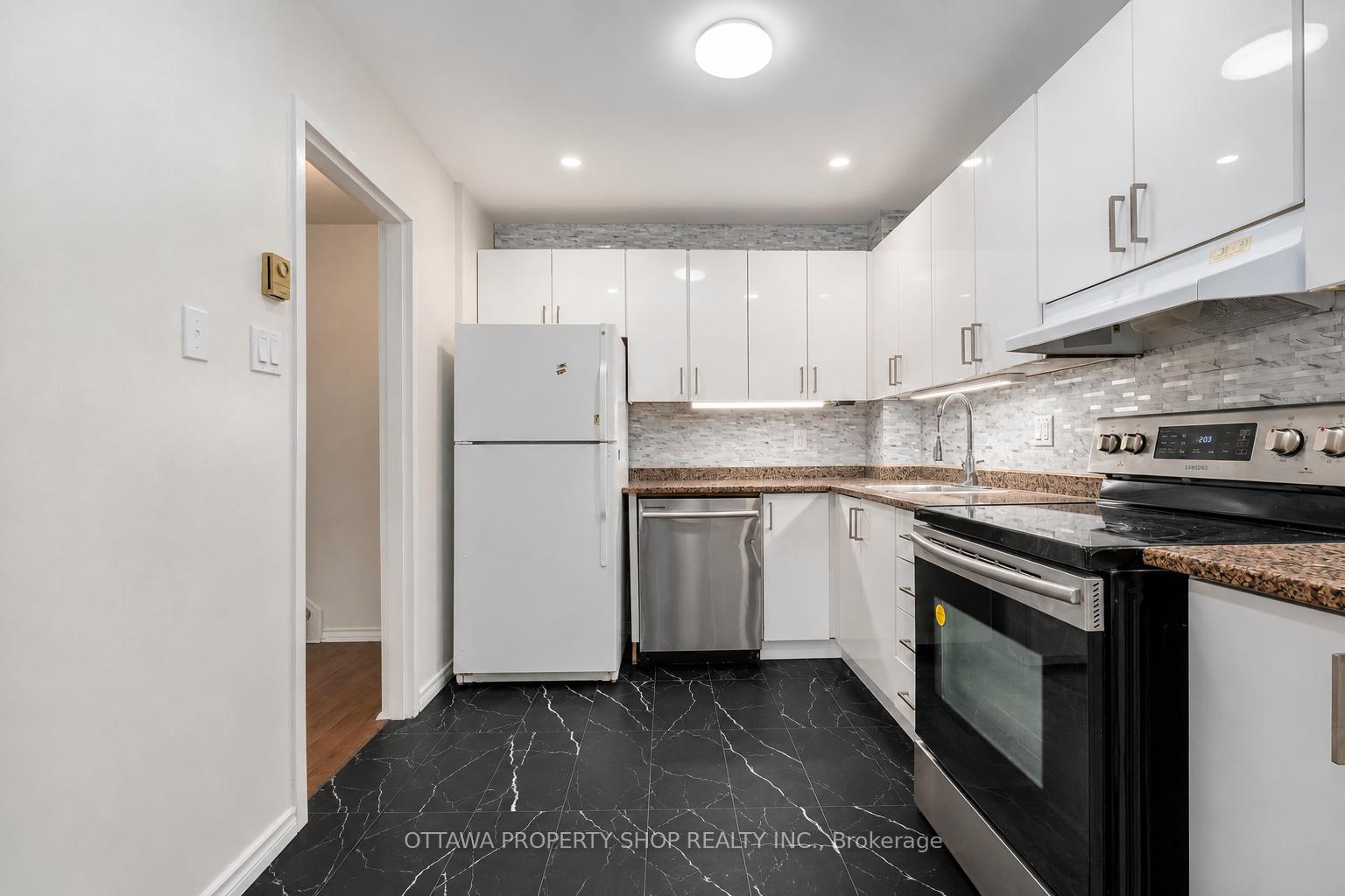 825 Cahill Drive W 185, Hunt Club - Windsor Park Village and Area — photo 3 of 5