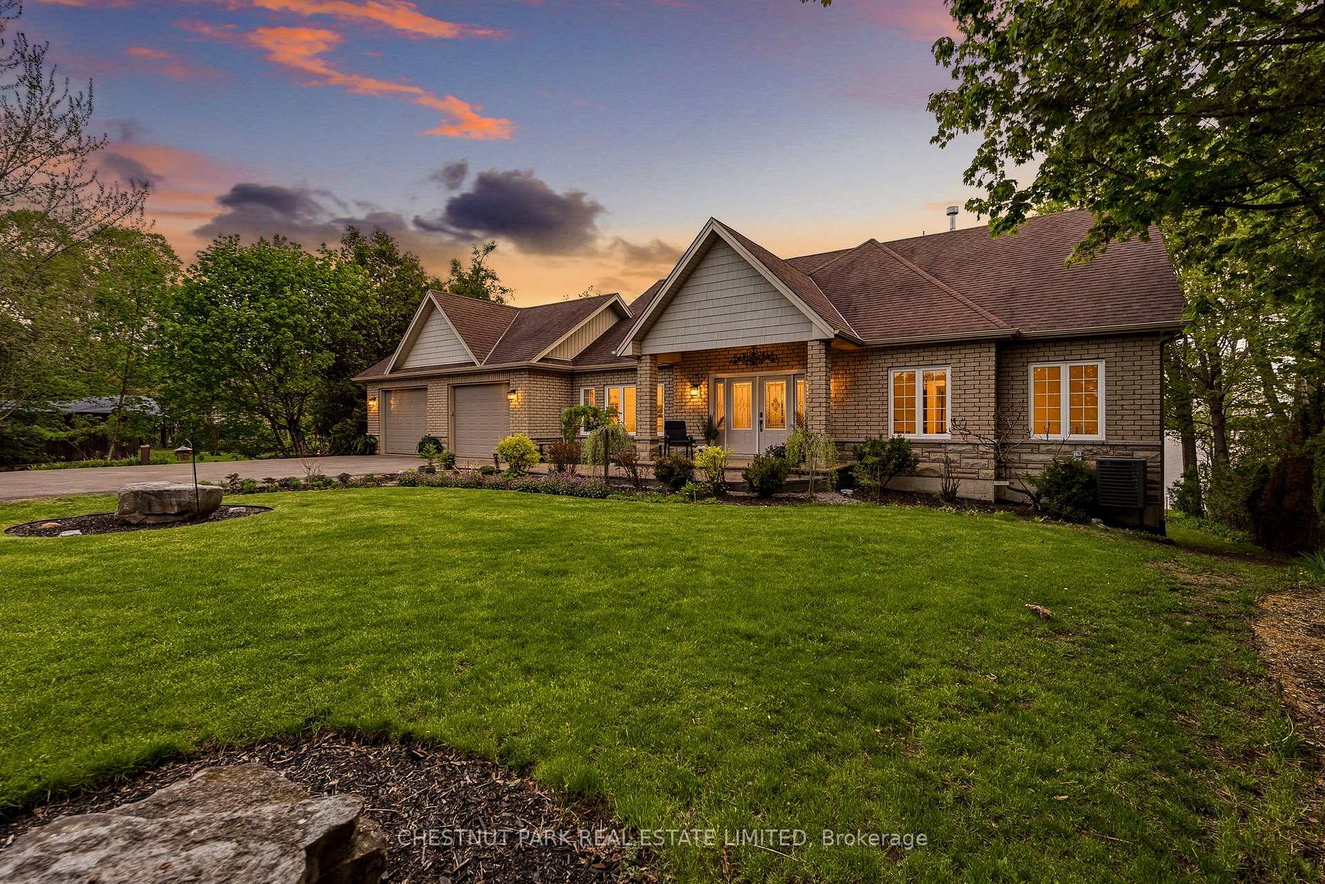 89 Gilson Street, Kawartha Lakes — photo 2 of 5