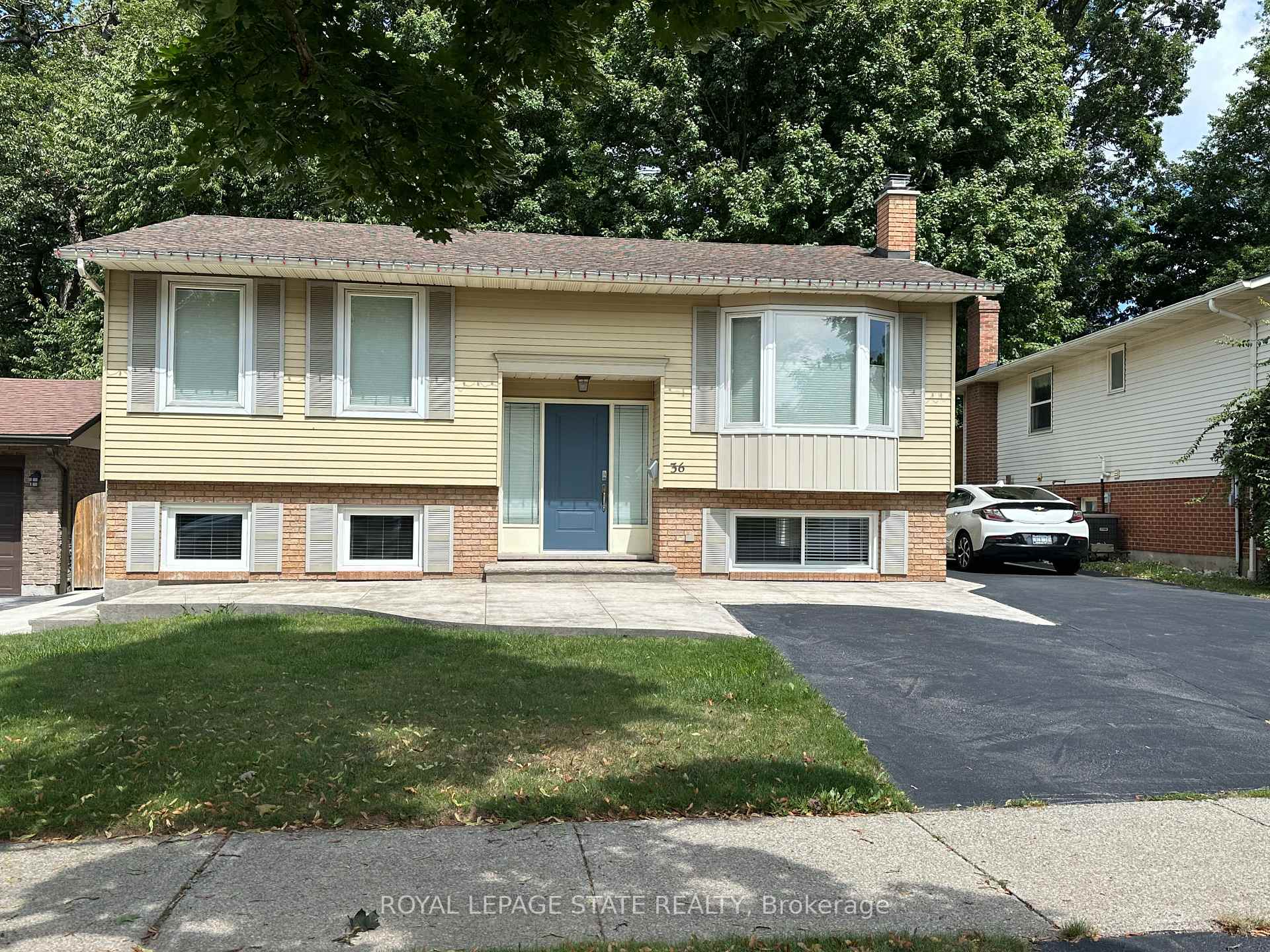 36 Inglewood Court B, Grimsby, ON L3M 4S2 — Grimsby, Ontario