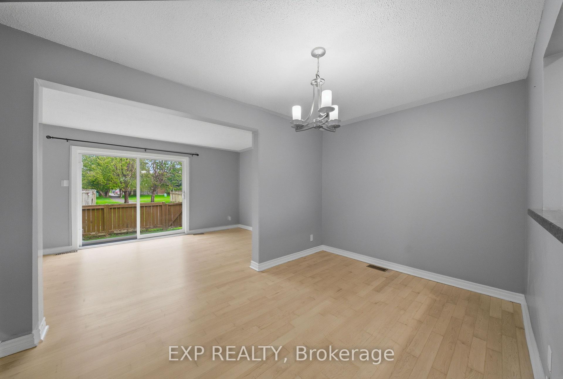 1713 Heatherington Road, Hunt Club - South Keys and Area — photo 3 of 5