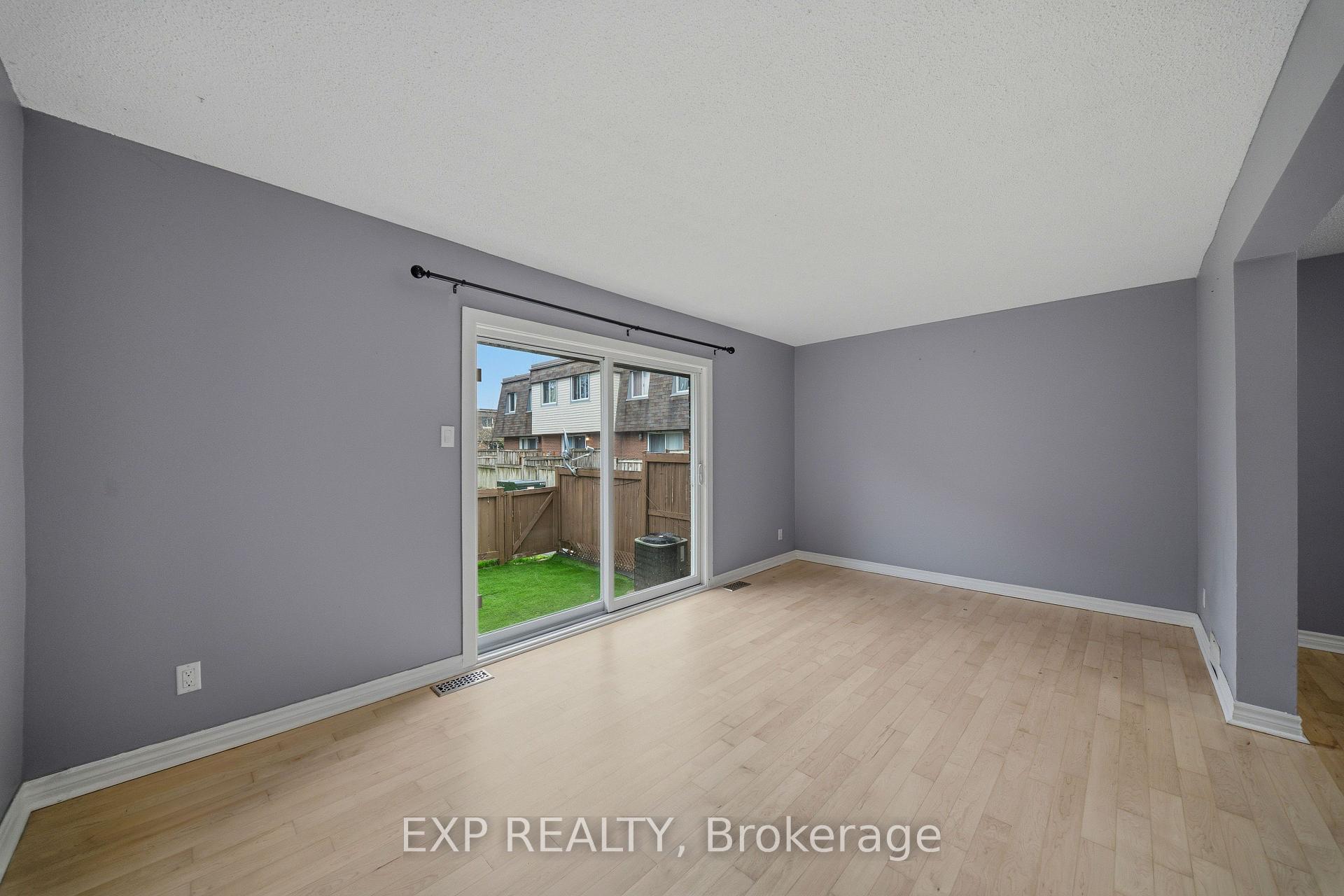 1713 Heatherington Road, Hunt Club - South Keys and Area — photo 5 of 5
