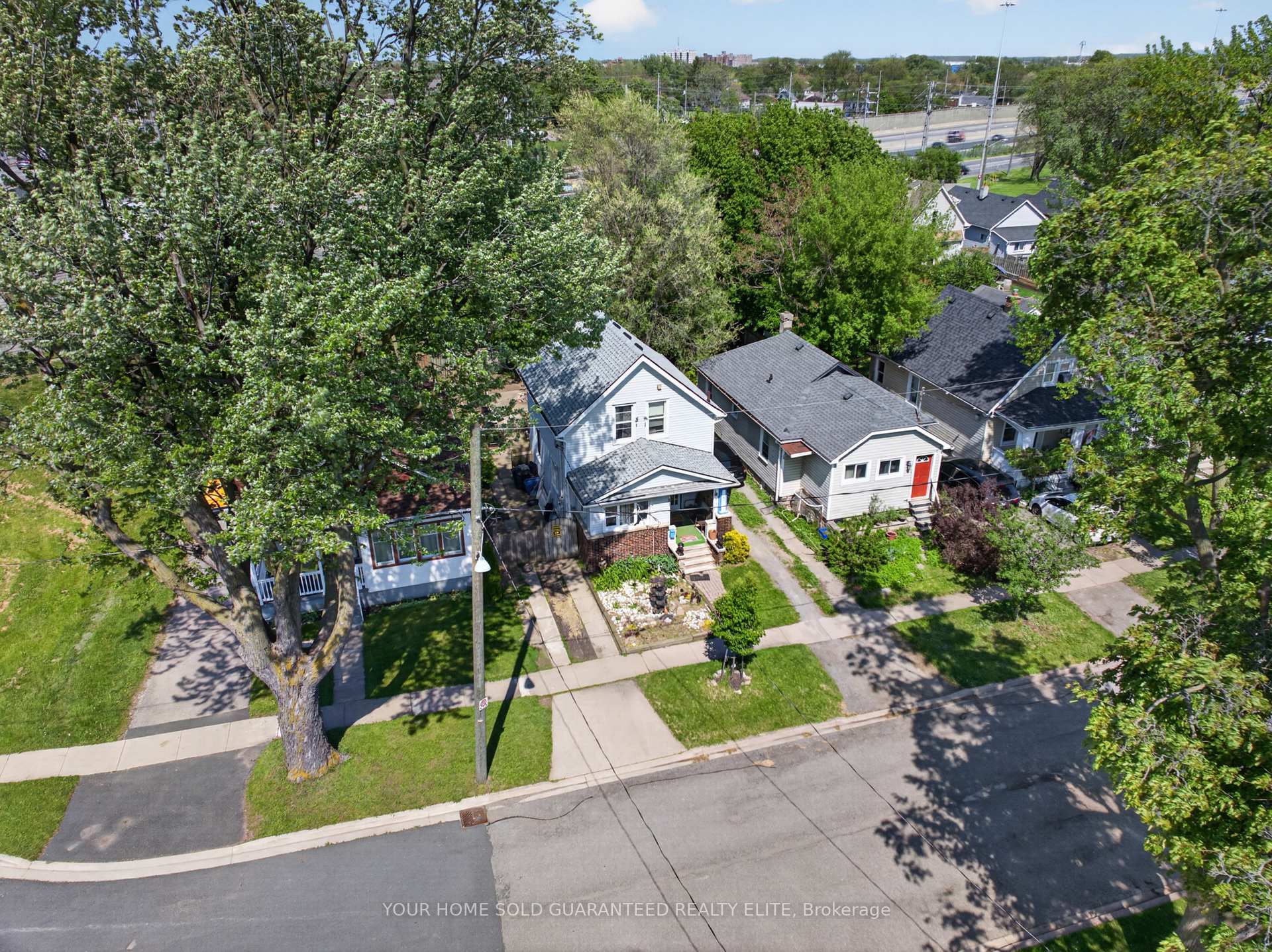 7 Trapnell Street, St. Catharines — photo 2 of 5