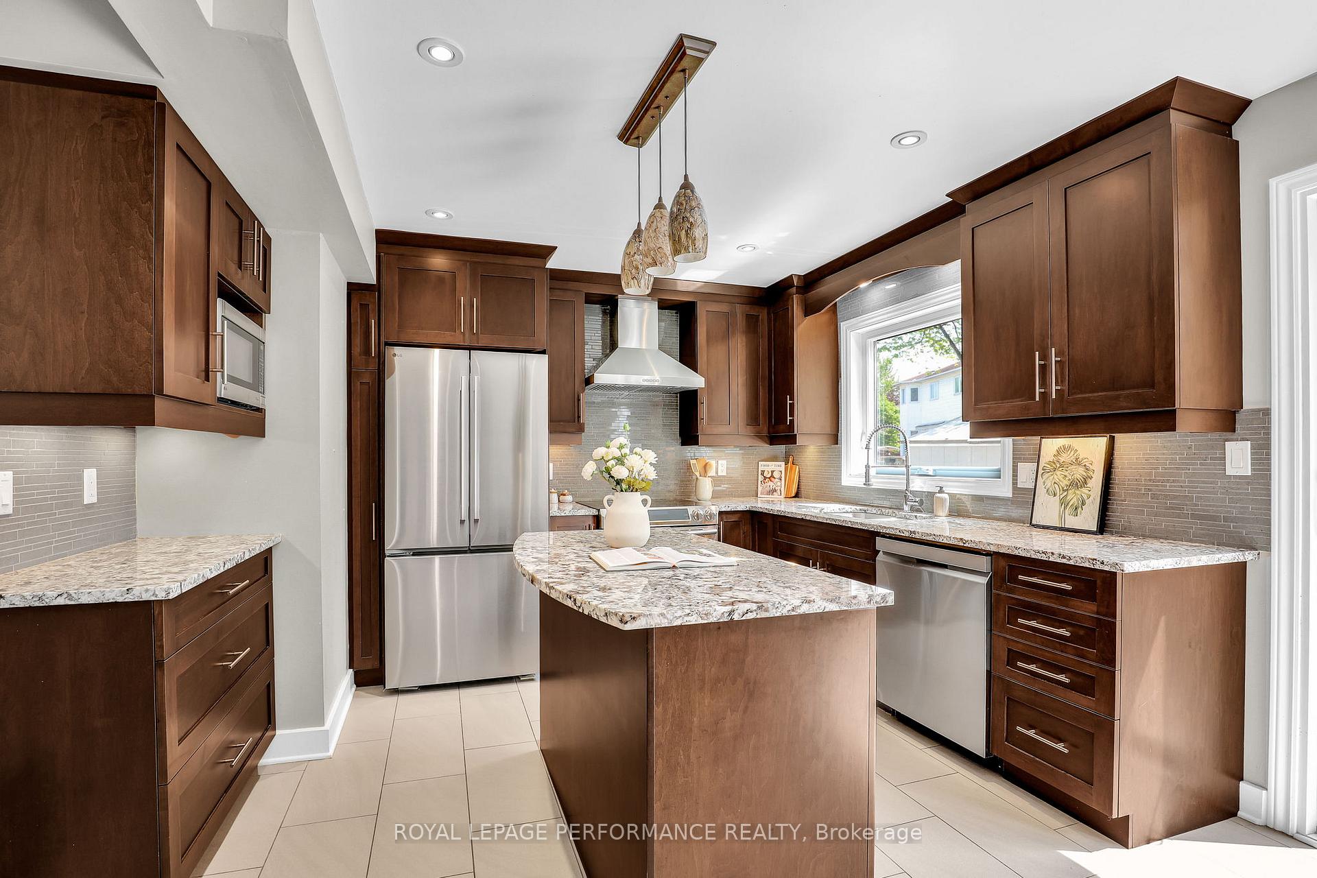 50 Picasso Drive, Hunt Club - South Keys and Area — photo 5 of 5