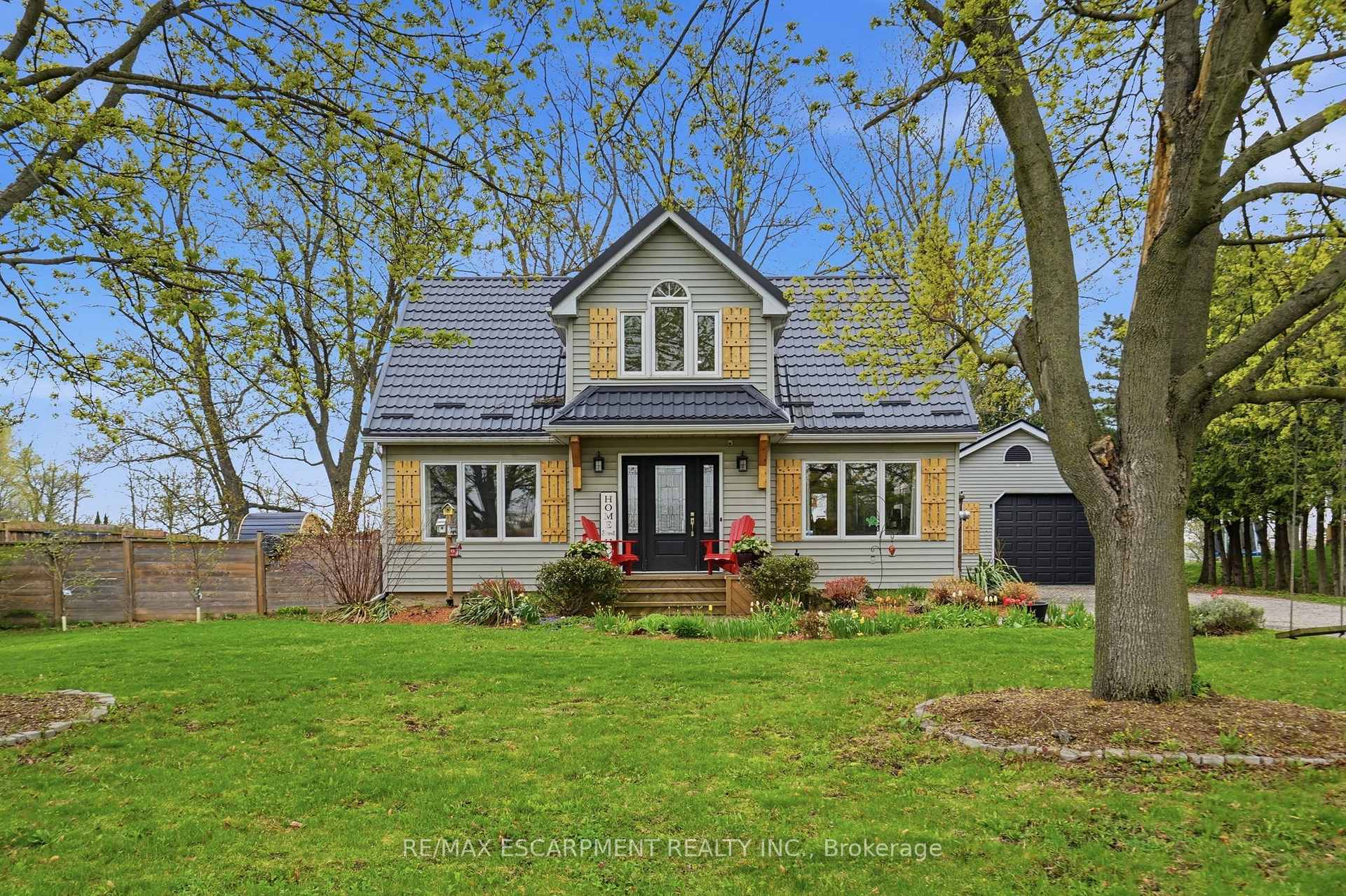 27 Blossom Avenue, Brantford, ON L3T 5L9 — Brantford, Ontario