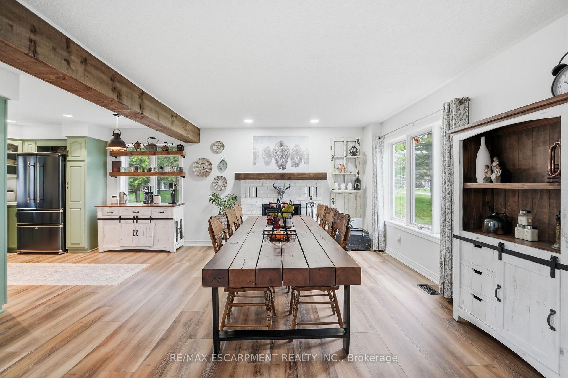 27 Blossom Avenue, Brantford — photo 3 of 5