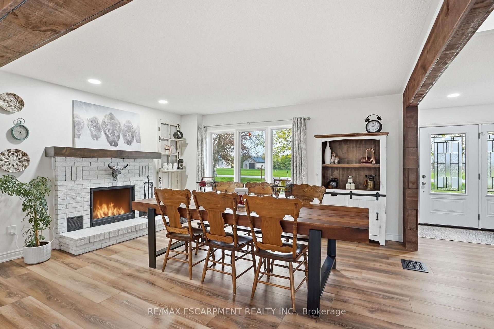 27 Blossom Avenue, Brantford — photo 4 of 5